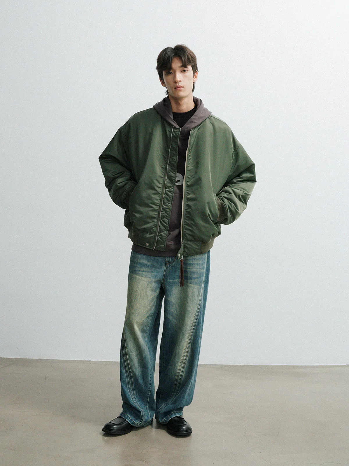 Arc-Split Loose Jeans - Image 3