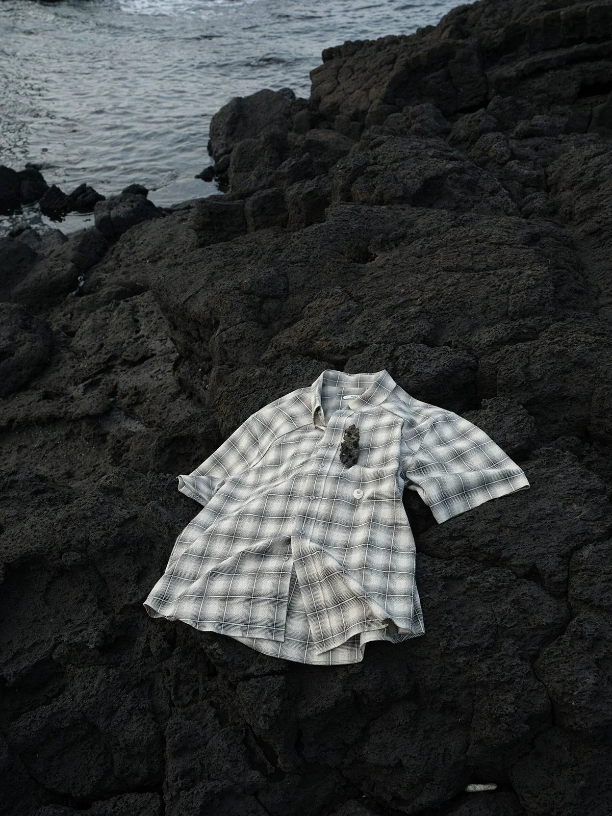 Black and White Seersucker Check Short-Sleeve Shirt - Image 3