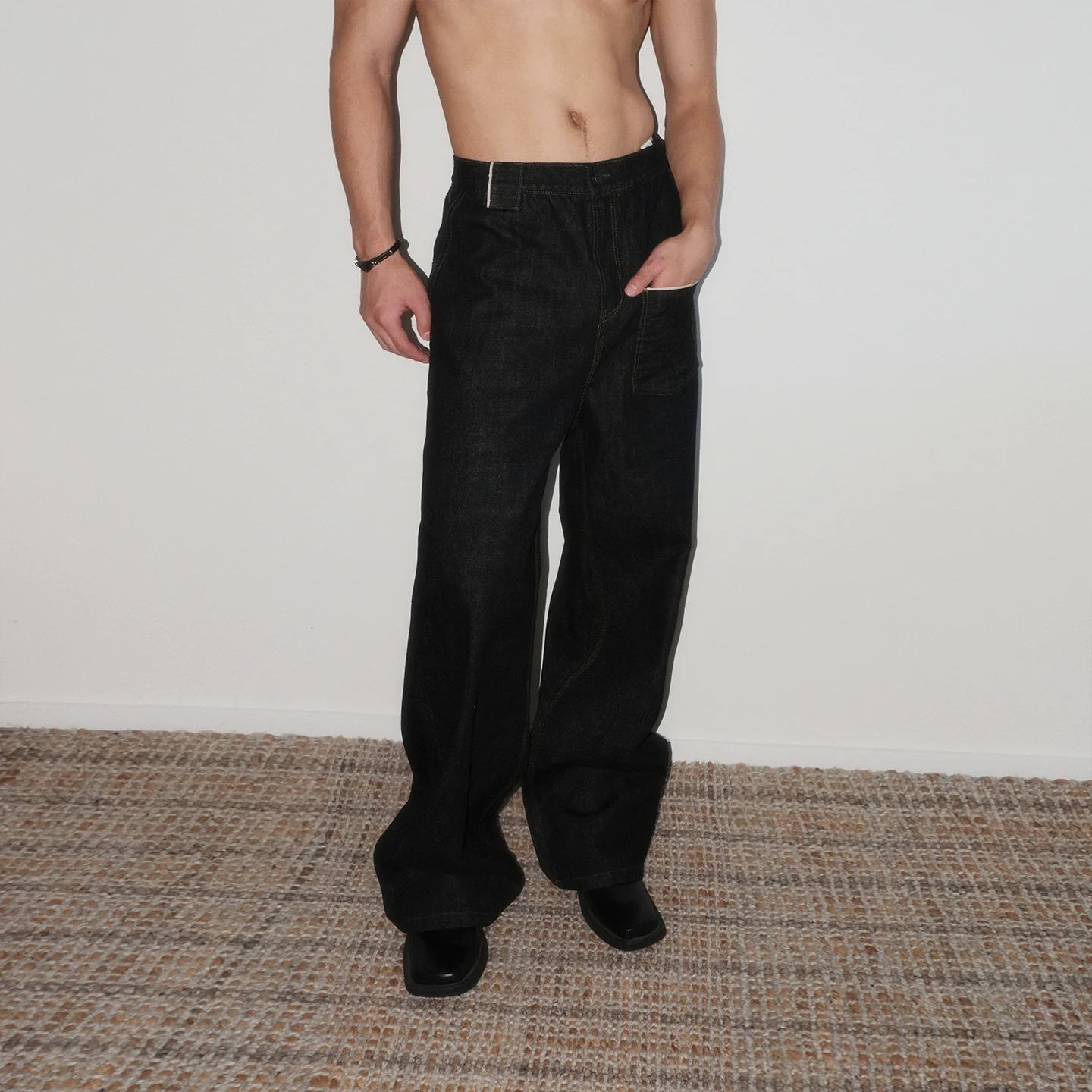Black Selvedge Single-Pocket Wide-Leg Jeans - Image 4