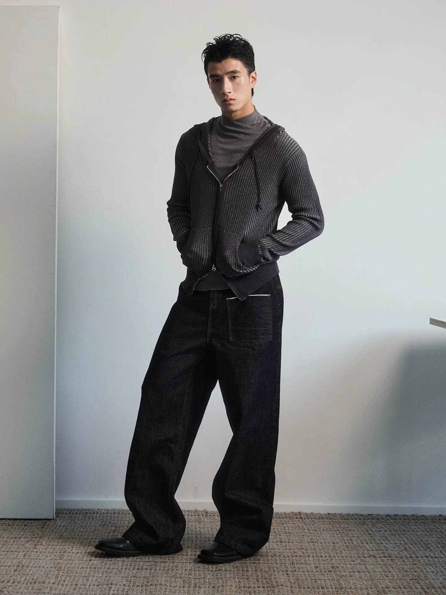 Black Selvedge Single-Pocket Wide-Leg Jeans - Image 5