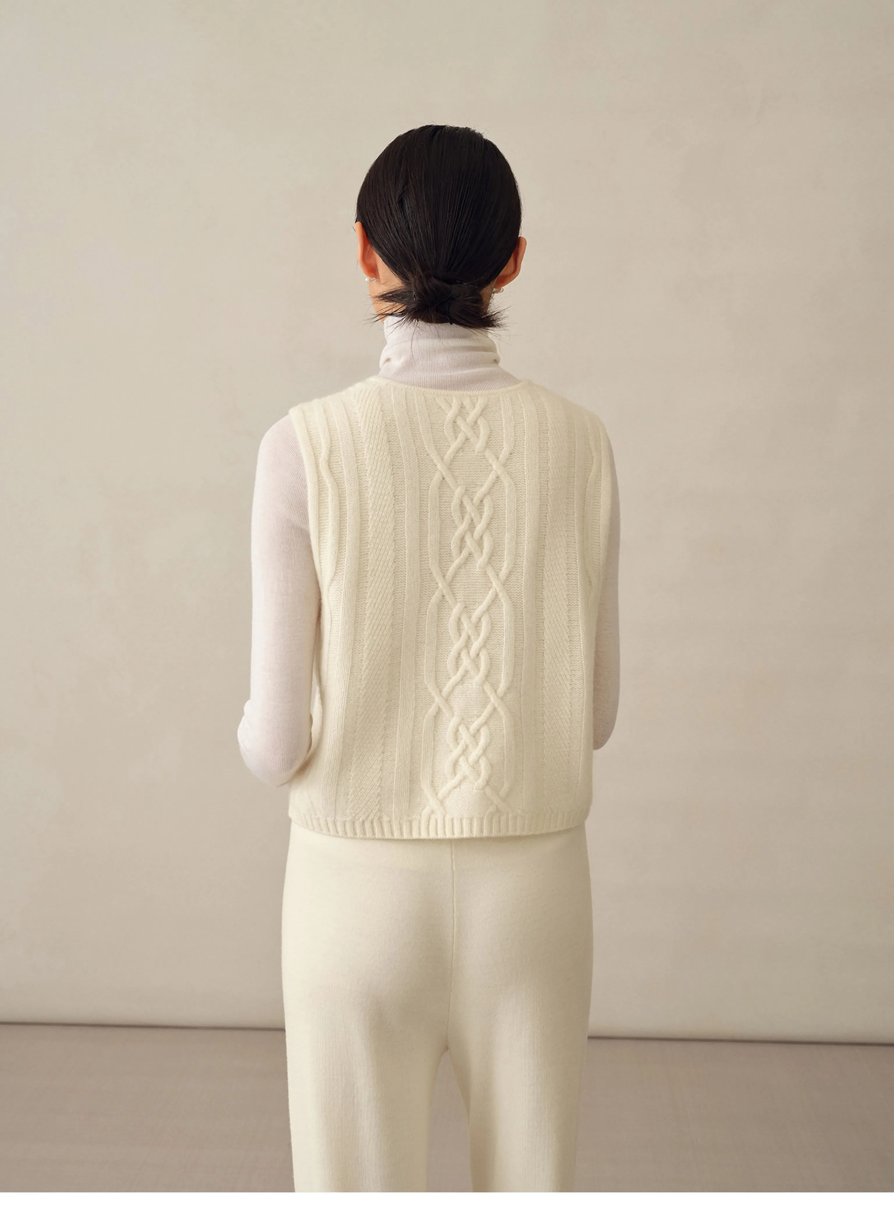 Cable V-Neck Cashmere Vest - Image 4