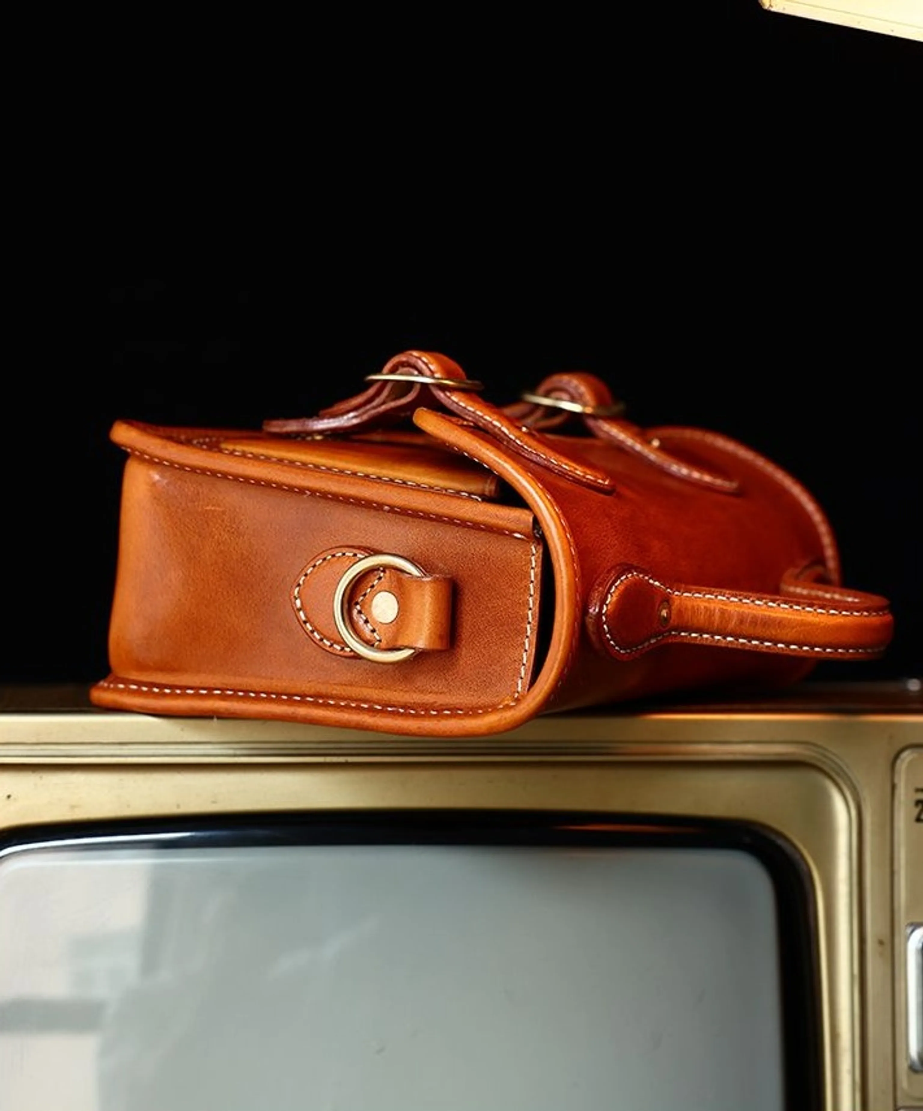 Cambridge Leather Satchel - Image 10