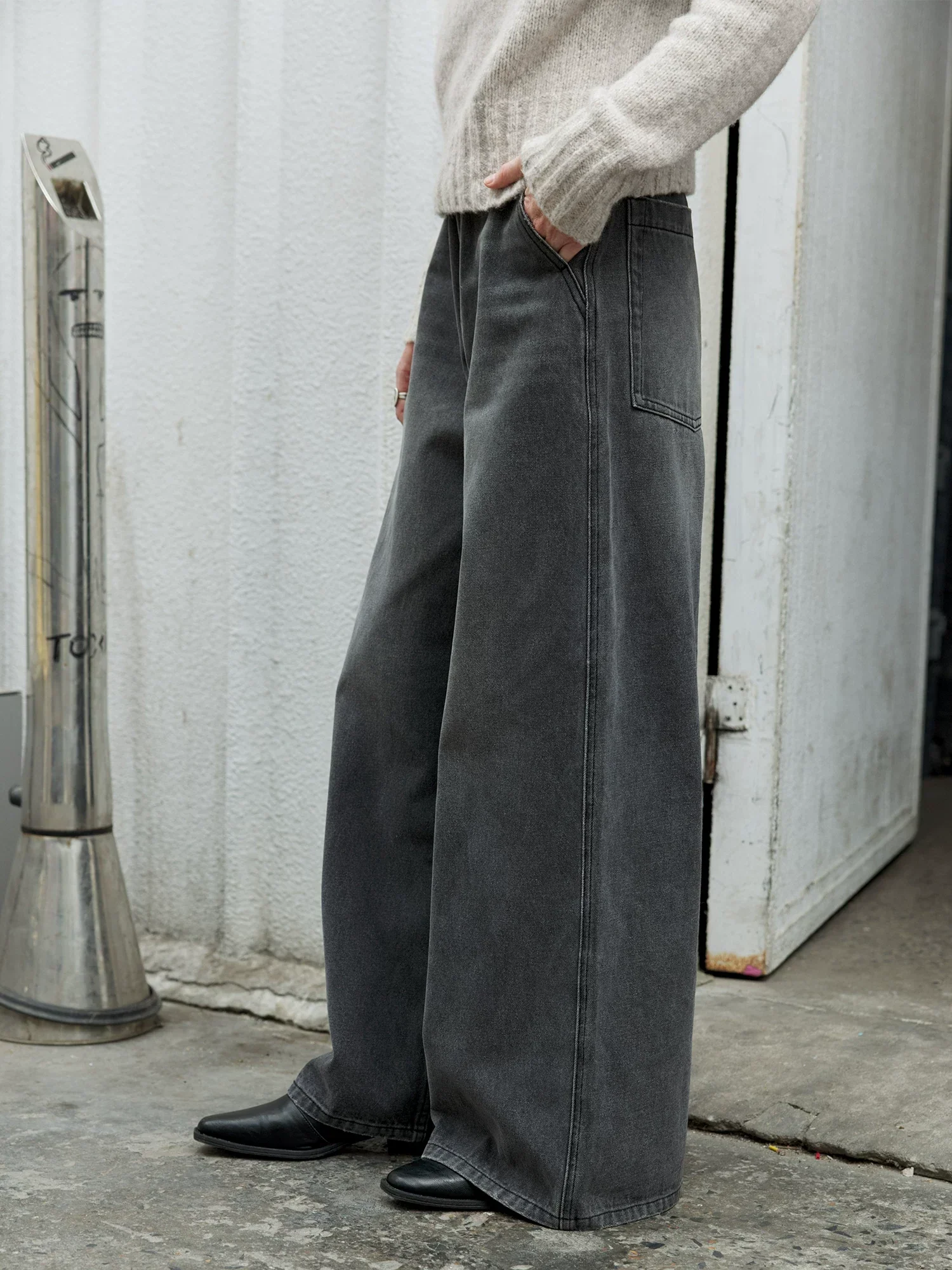 Charcoal High-Rise Wide-Leg Jeans - Image 3