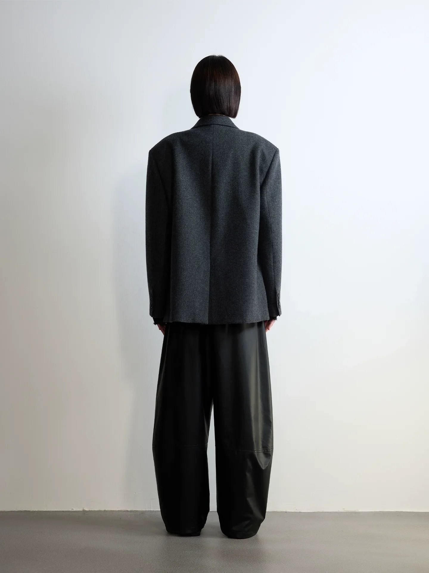 Charcoal Single-Button Wool Blazer - Image 4