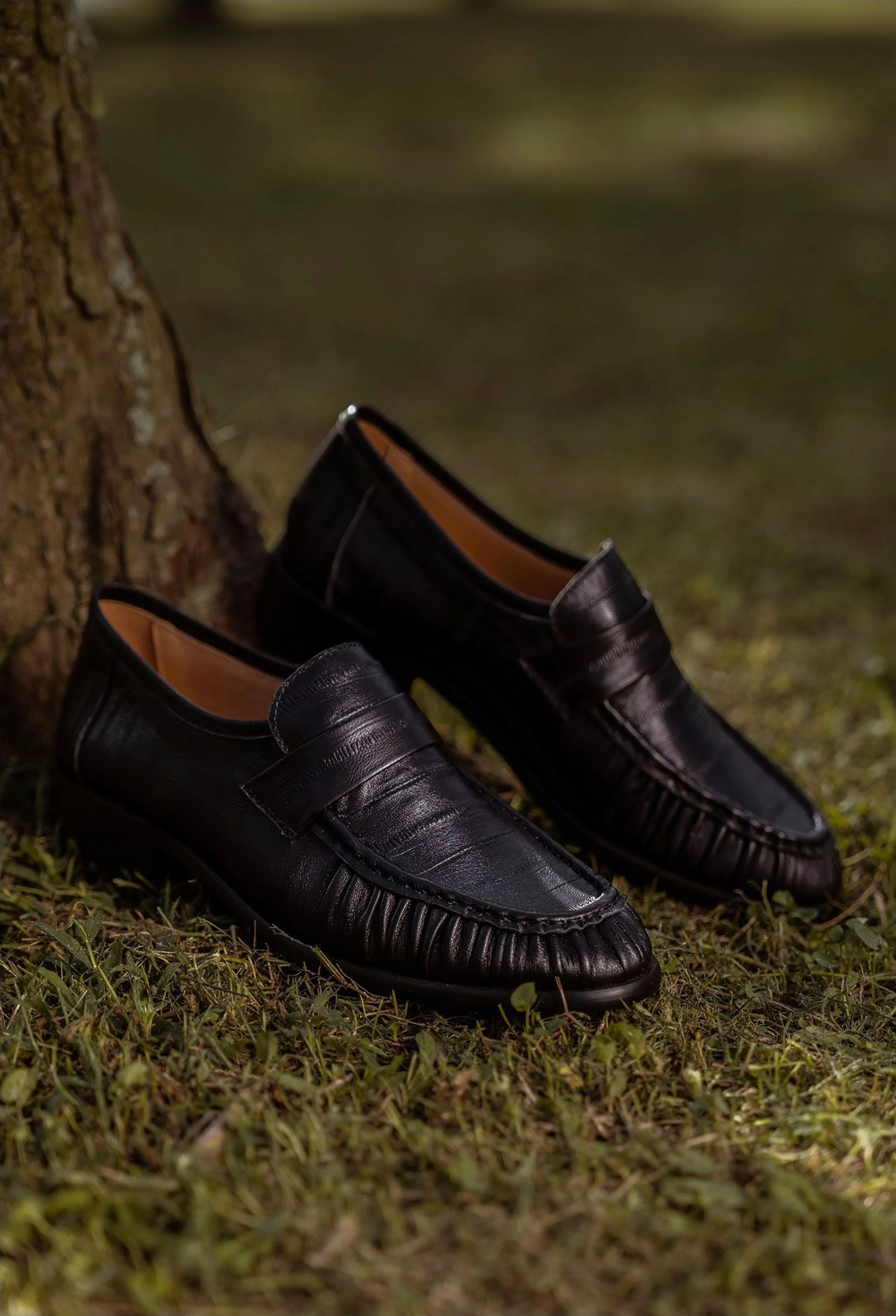 Classic Pleated Leather Loafers - Image 9