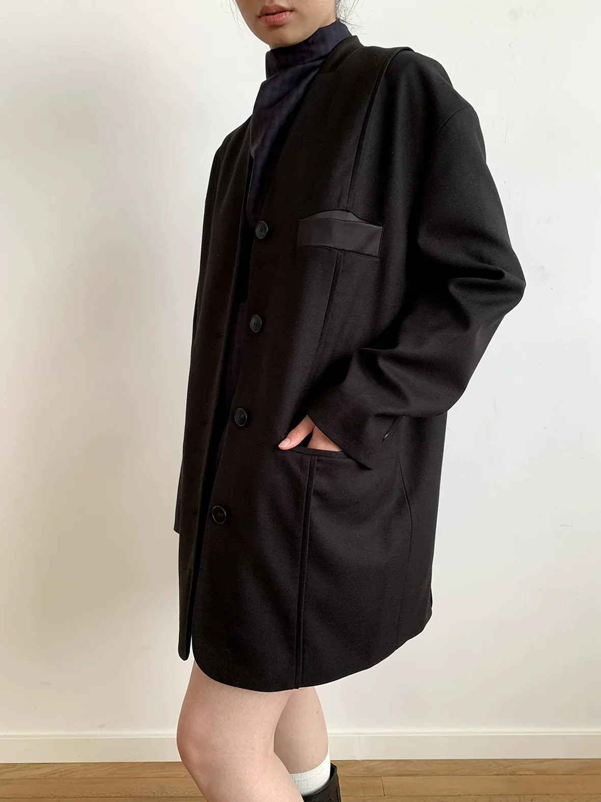 Collarless Single-Breasted Blazer - Image 2