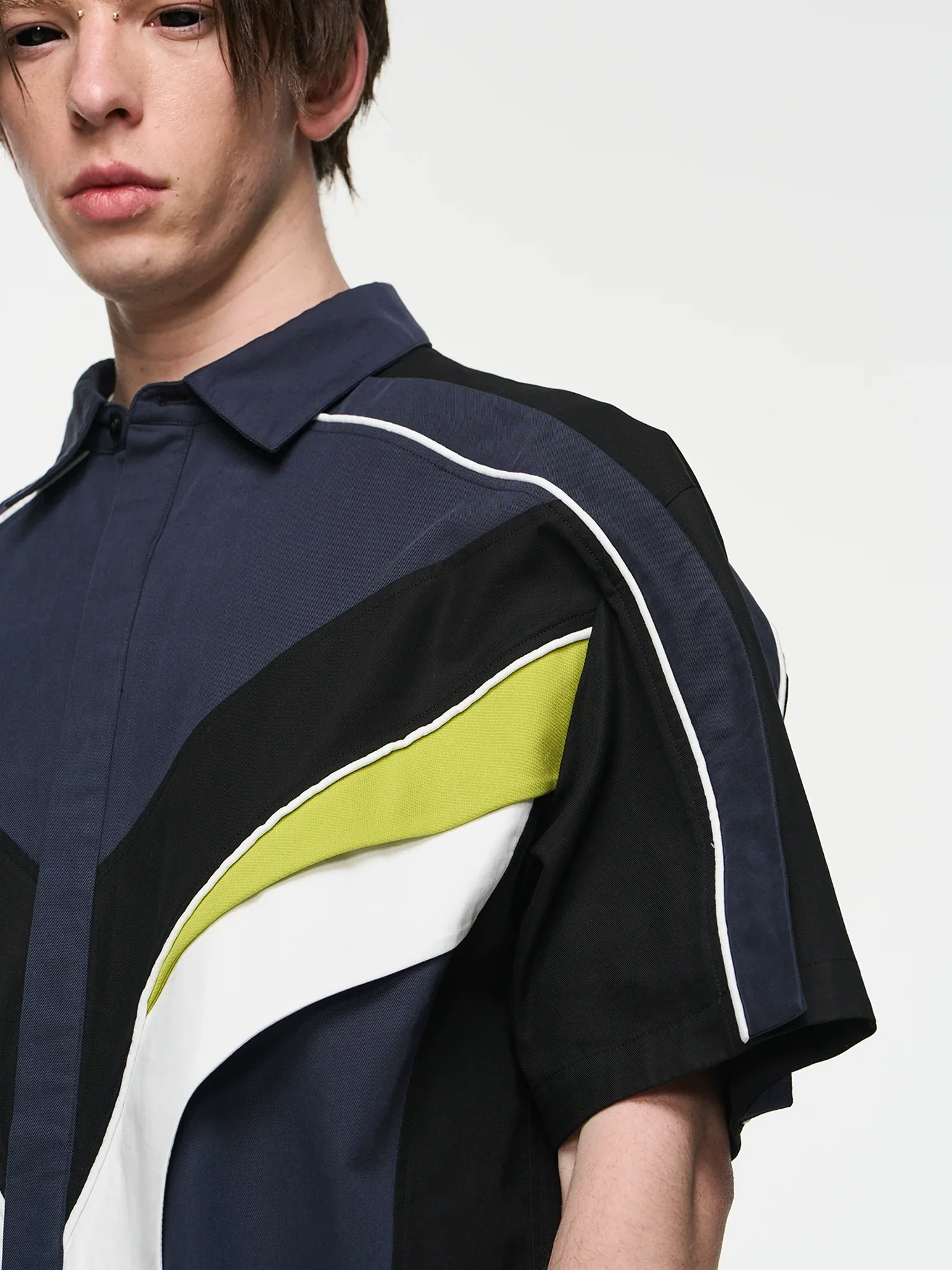 Color-Blocked Short-Sleeve Shirt - Image 3