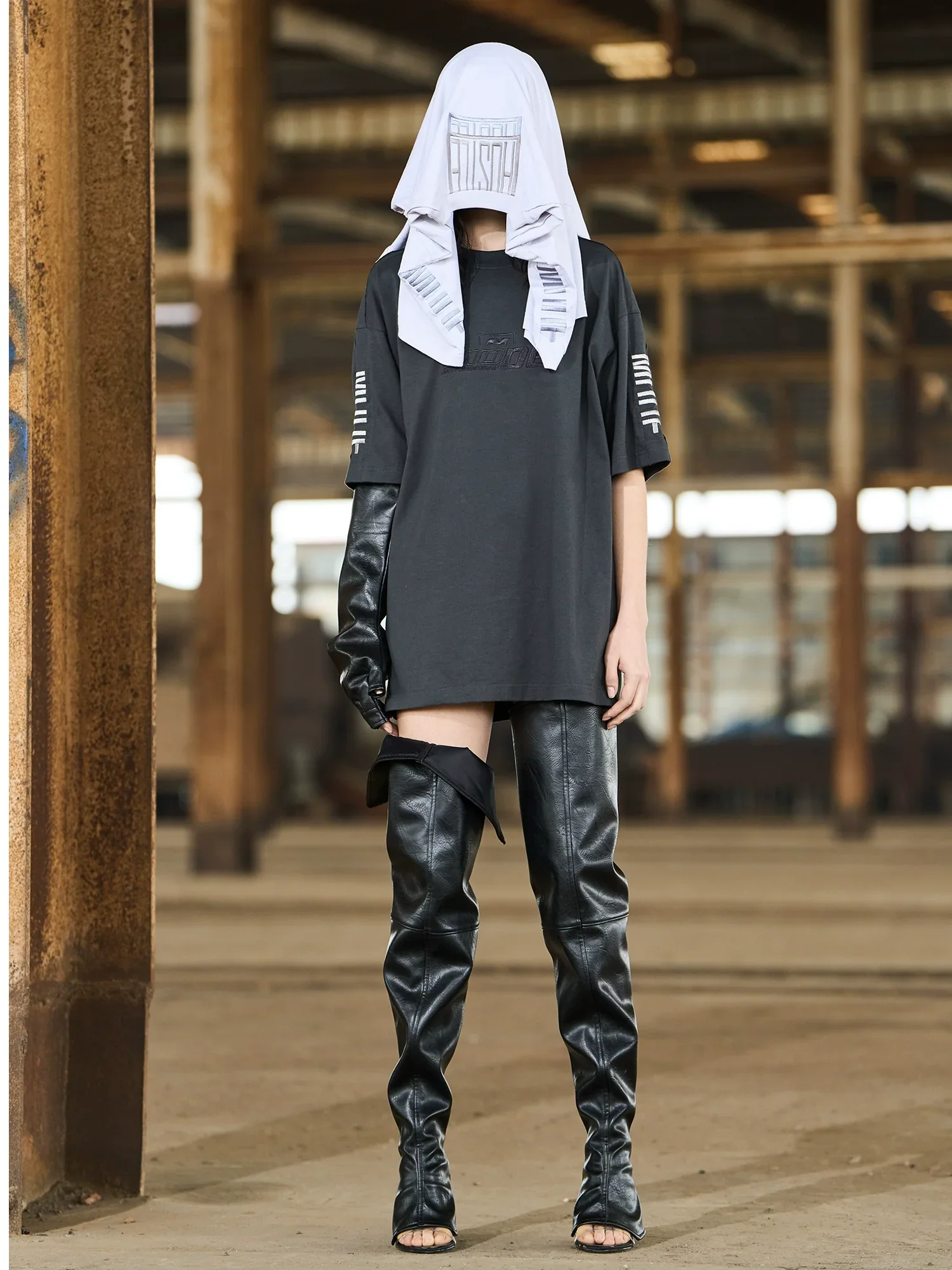 Contrast Embroidered T-Shirt - Image 4