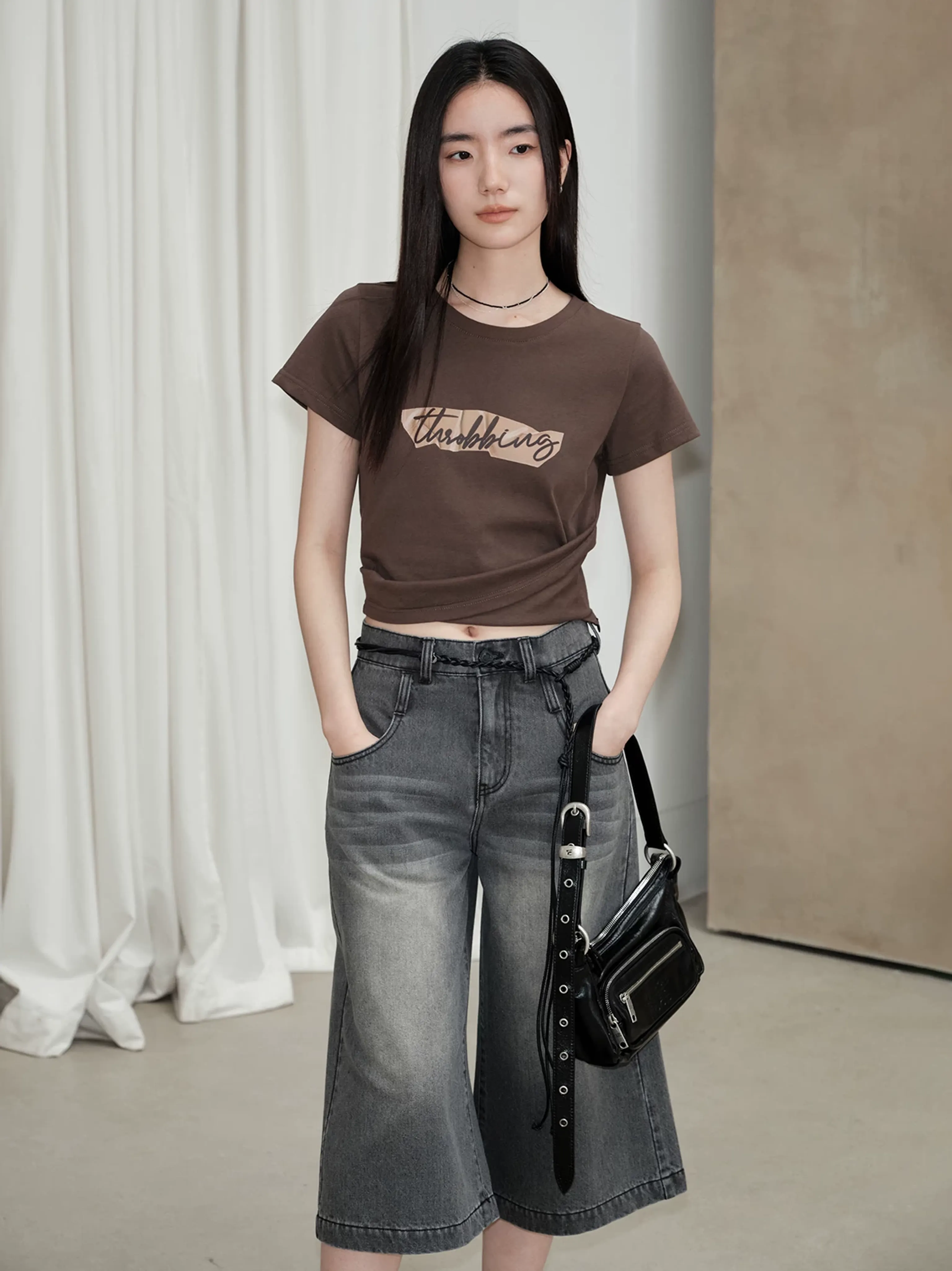 Contrasting Color Print T-Shirt - Image 6