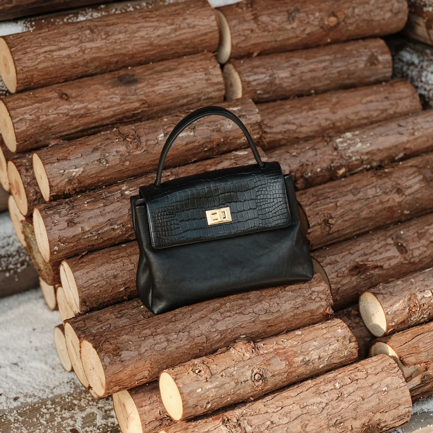 Croc-Embossed Shoulder Bag - Image 10