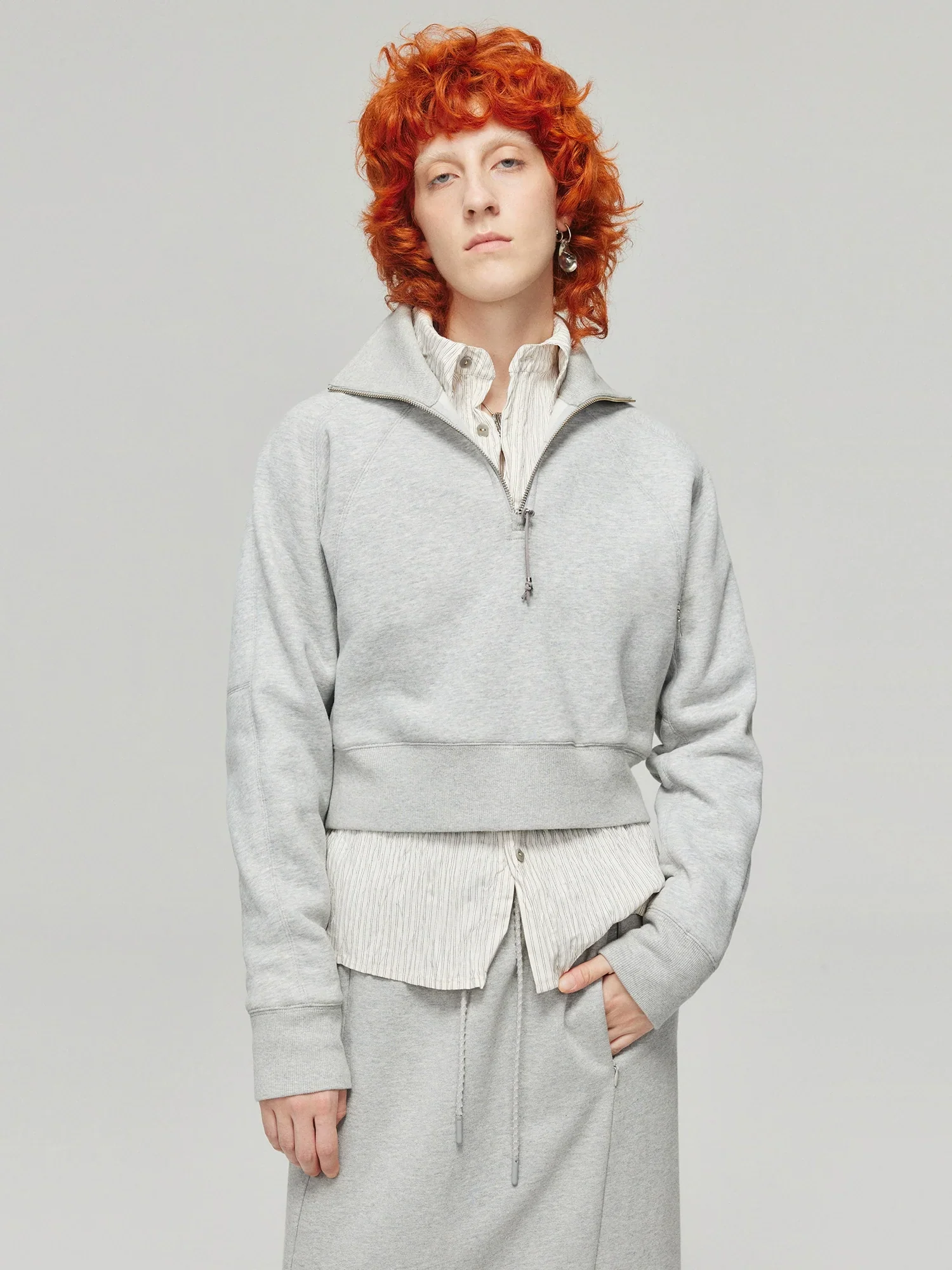 Cropped Half-Zip Mock-Neck Raglan Sweatshirt - Image 4