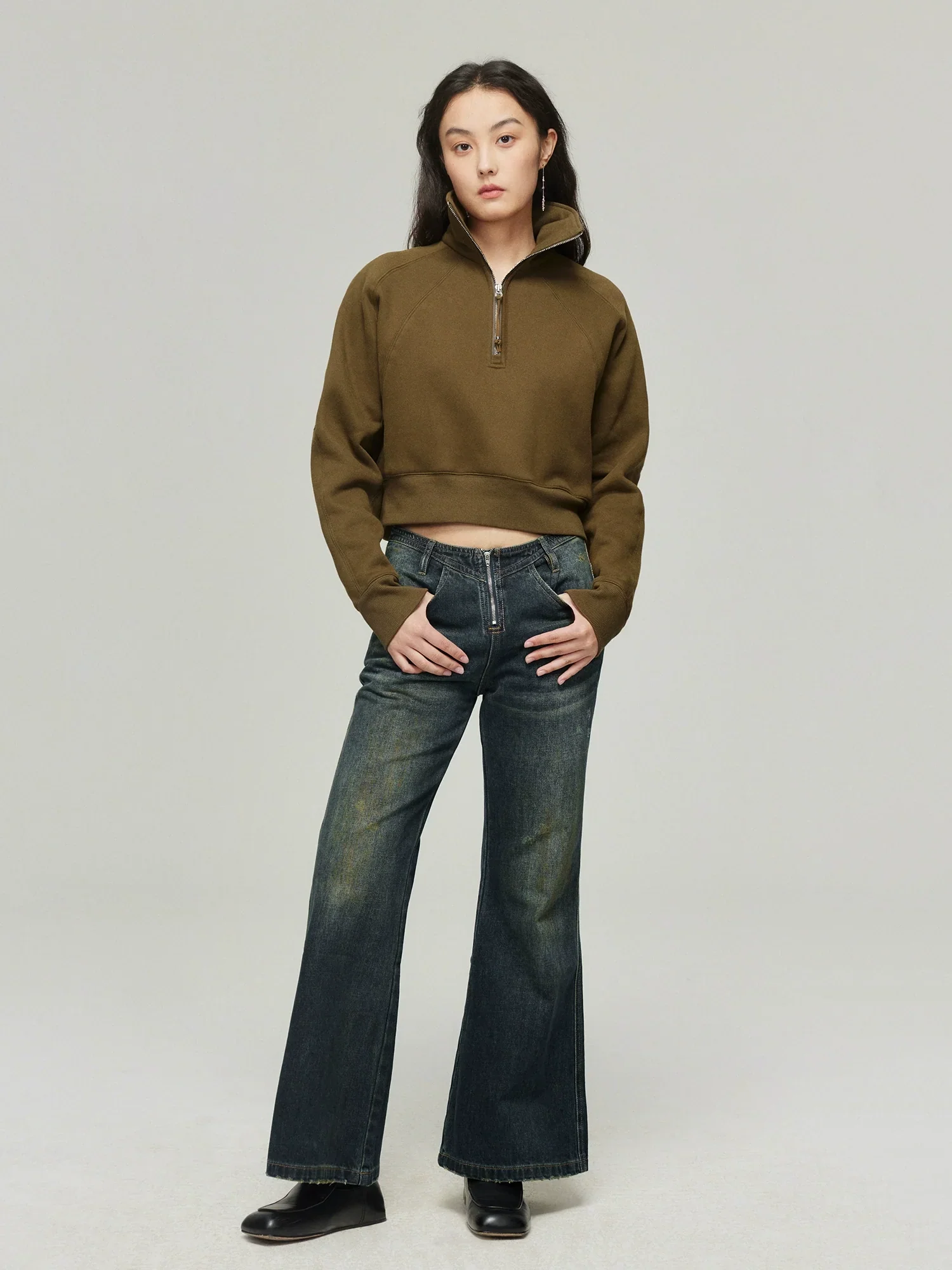 Cropped Half-Zip Mock-Neck Raglan Sweatshirt - Image 5