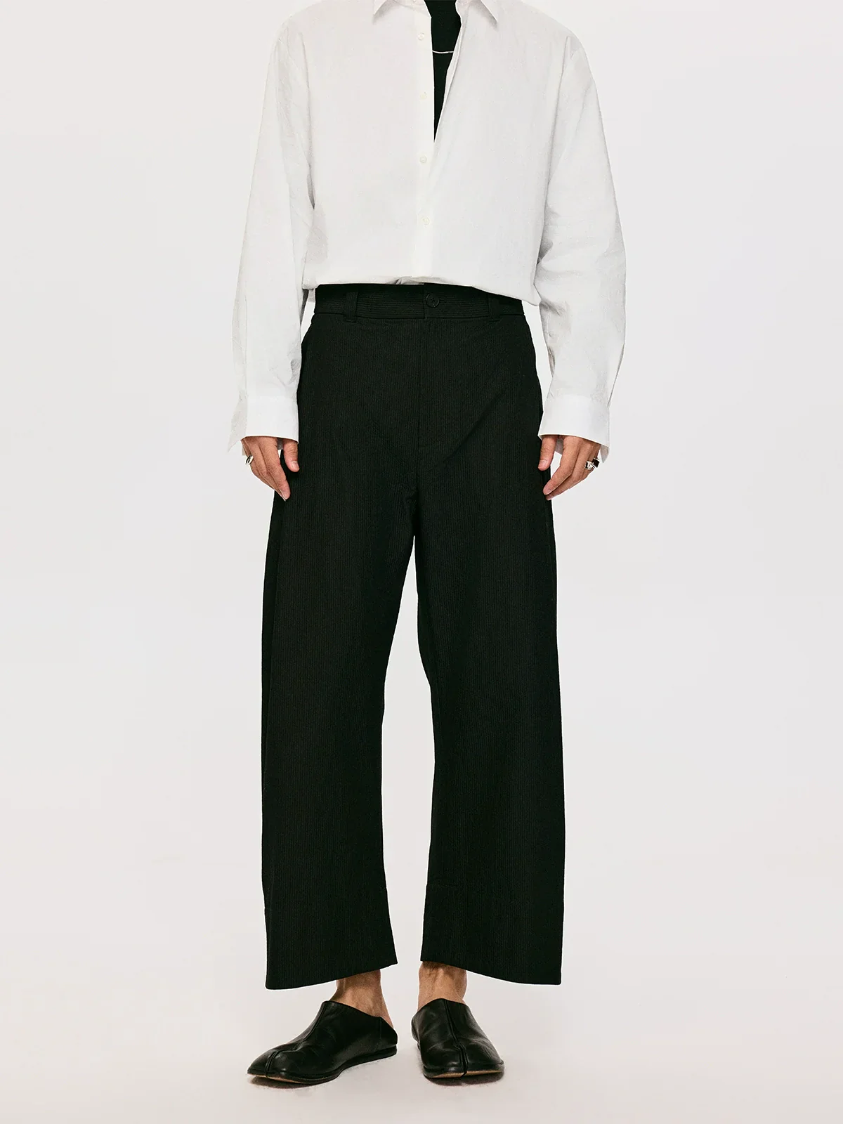 Curved Pleat Cropped Trousers