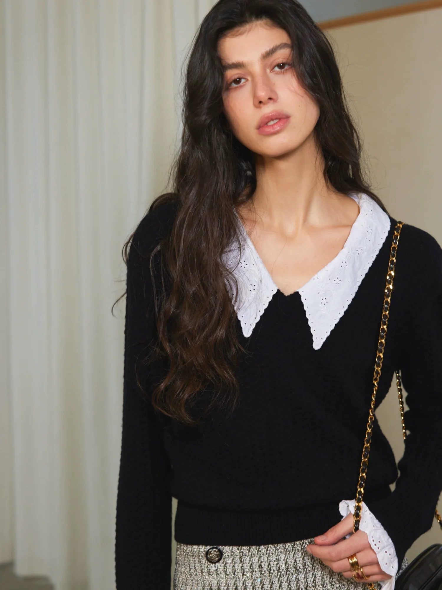 Detachable Lace-Collar V-Neck Sweater - Image 4