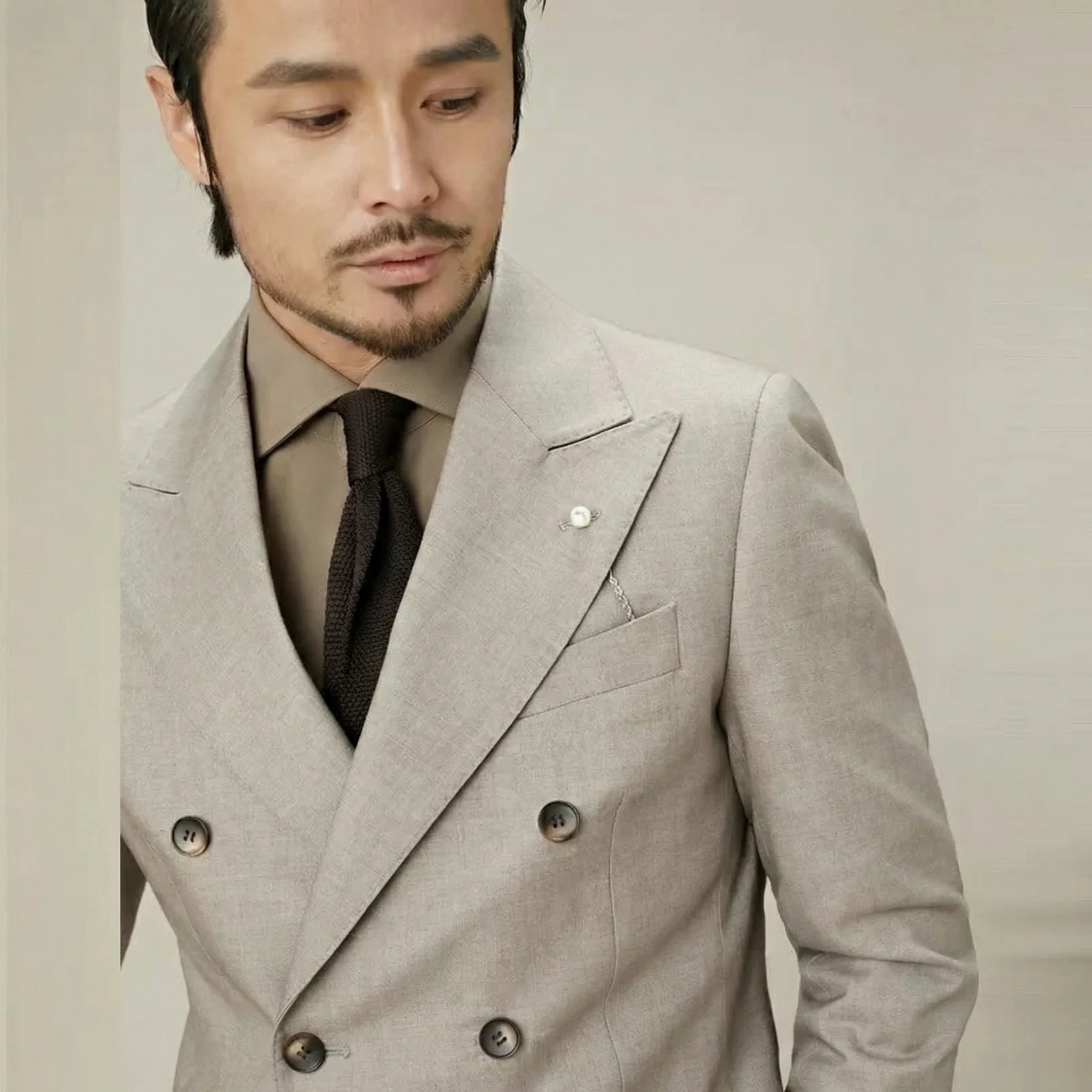 Earth-Tone Double-Breasted Peak Lapel Suit - Image 10