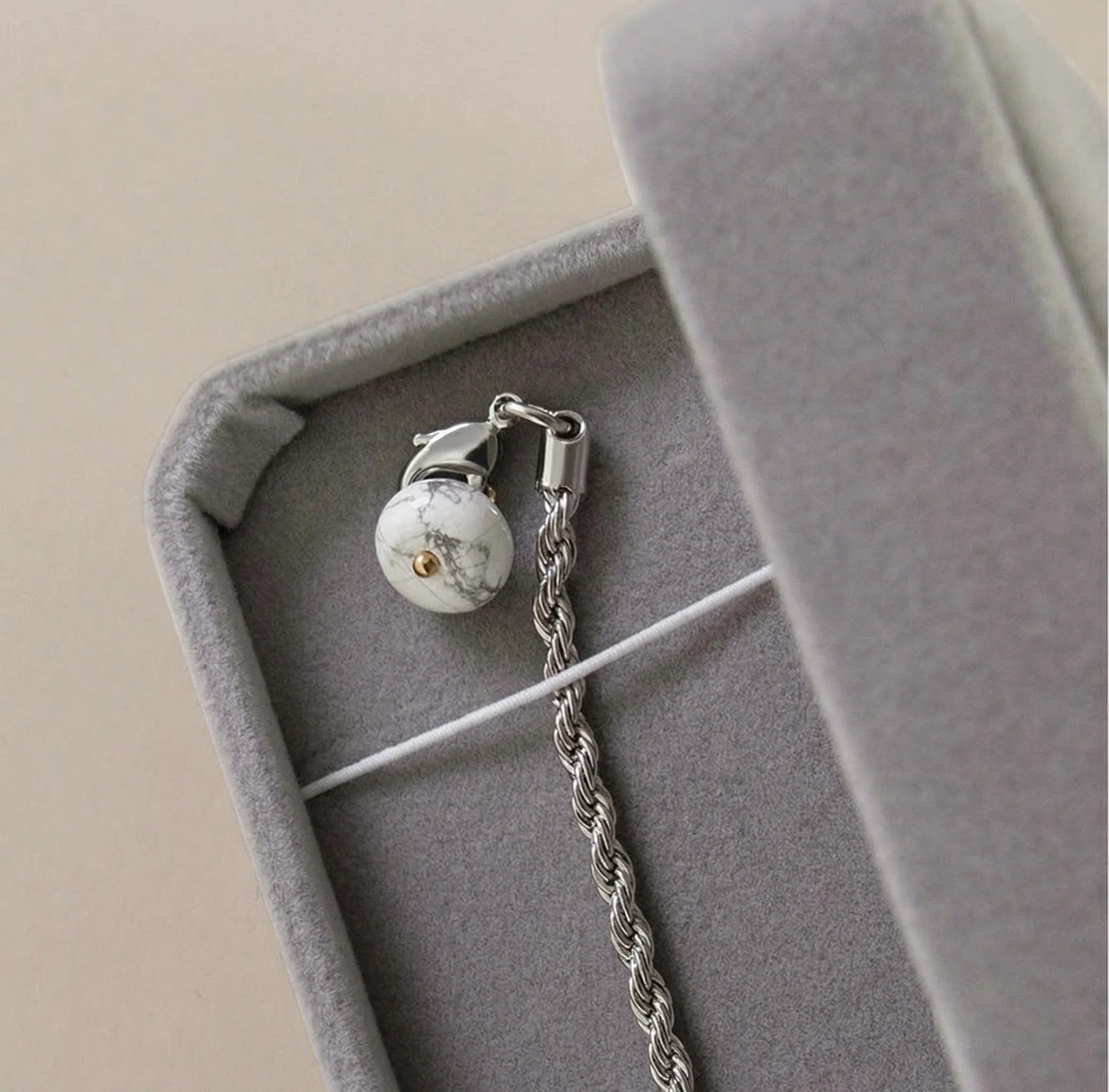 Elegant Brooch Chain - Image 11