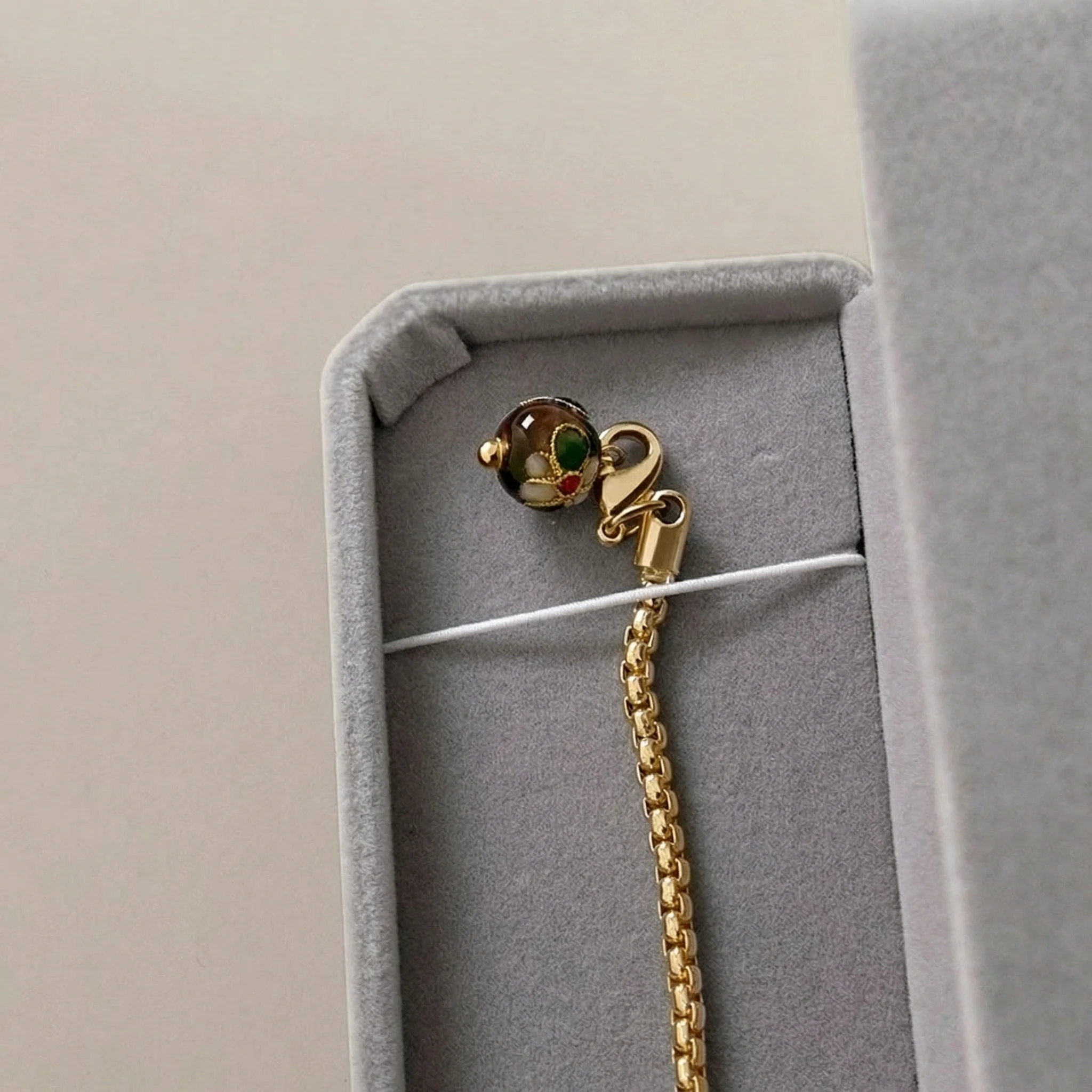 Elegant Brooch Chain - Image 16