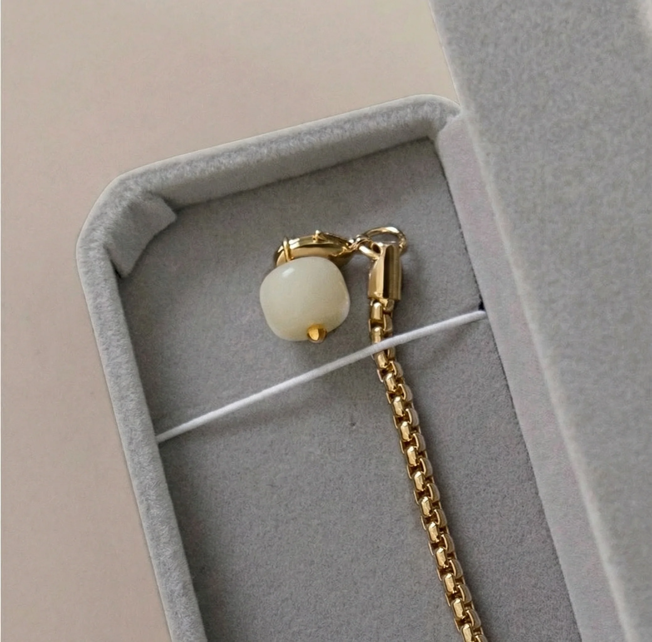 Elegant Brooch Chain - Image 17