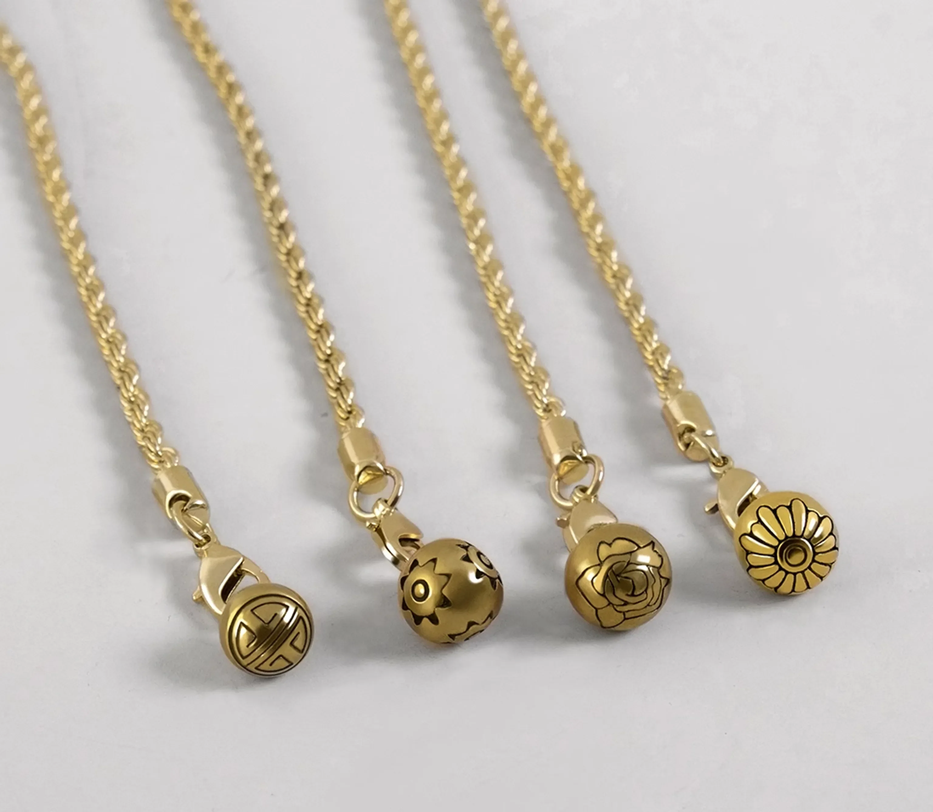 Elegant Brooch Chain - Image 2