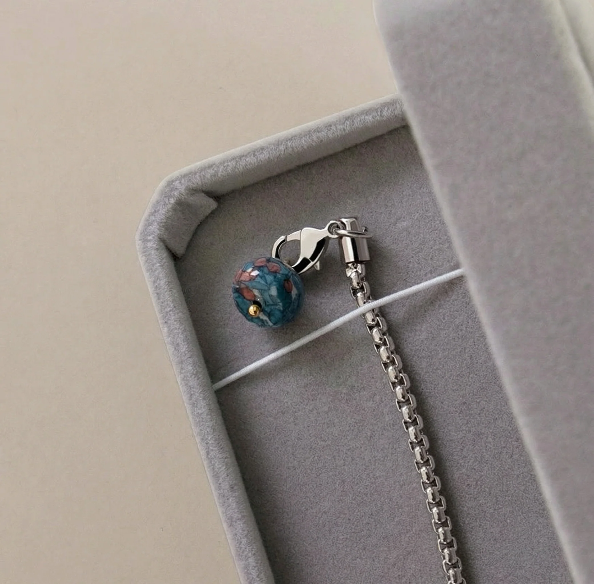 Elegant Brooch Chain - Image 20