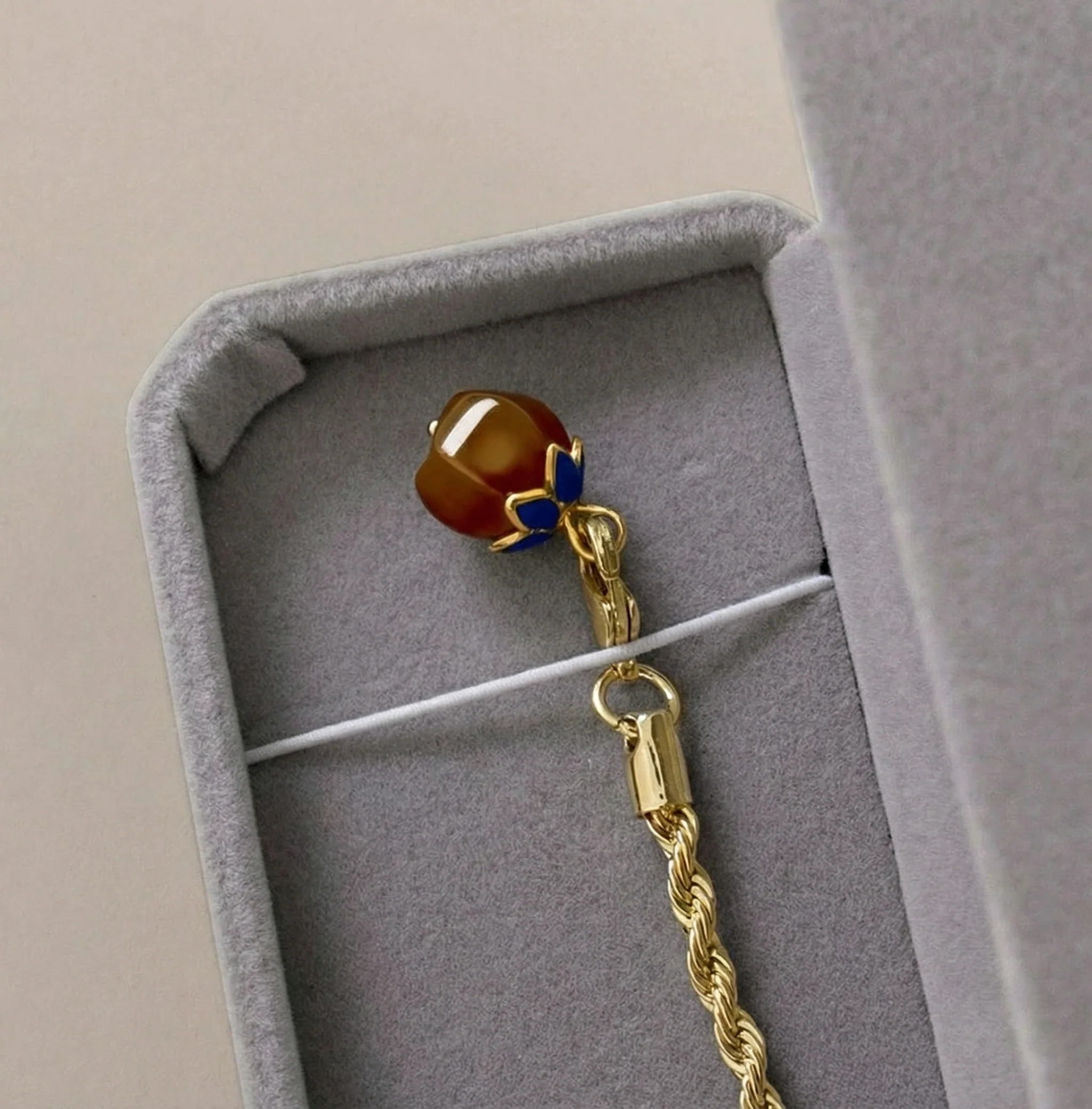 Elegant Brooch Chain - Image 25