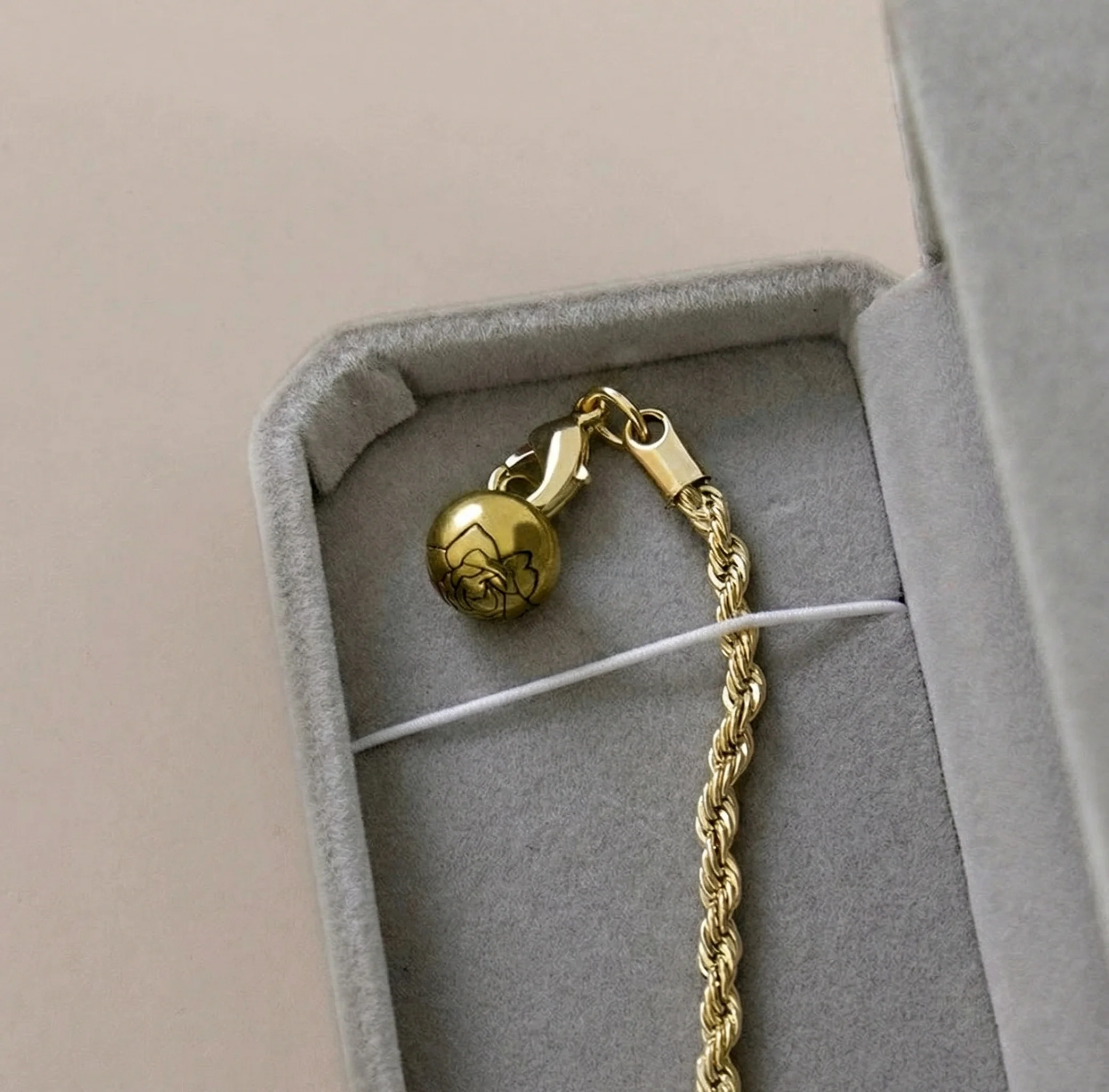 Elegant Brooch Chain - Image 6