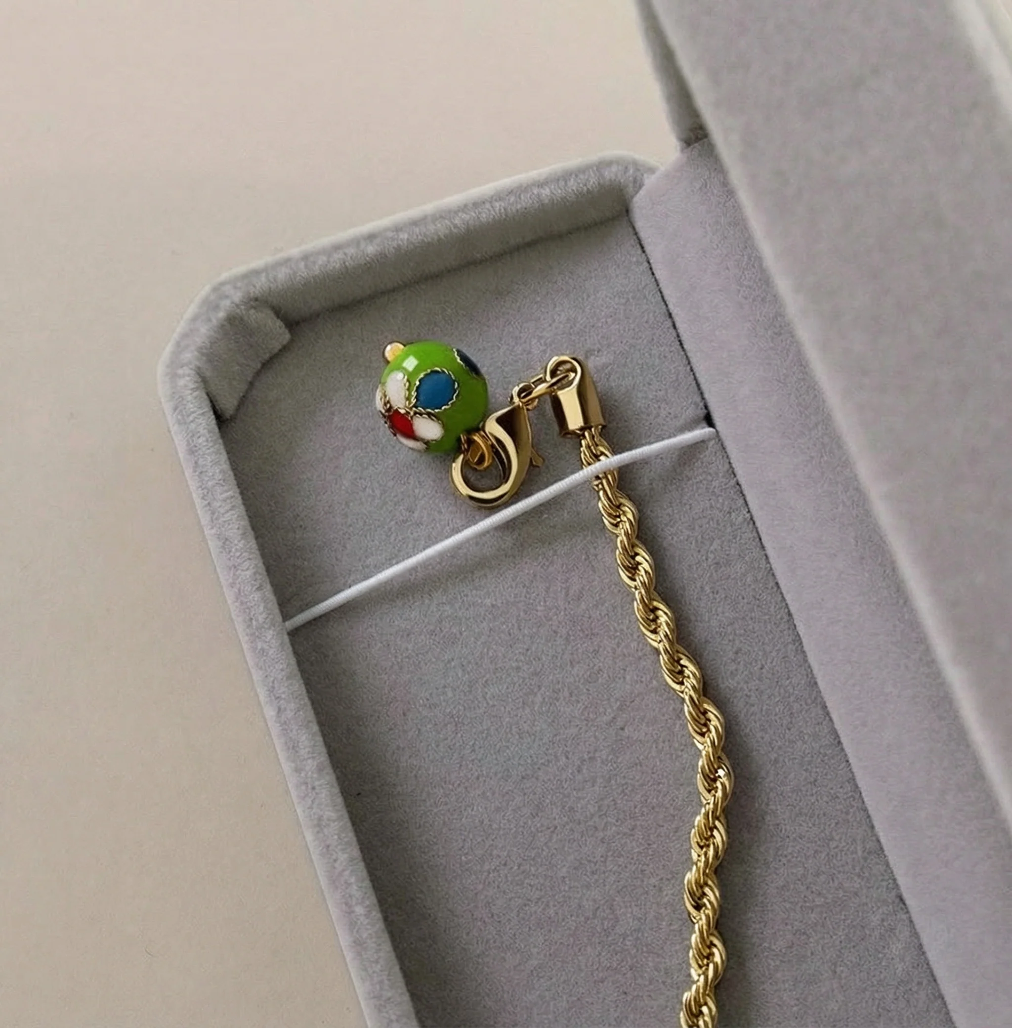 Elegant Brooch Chain - Image 7