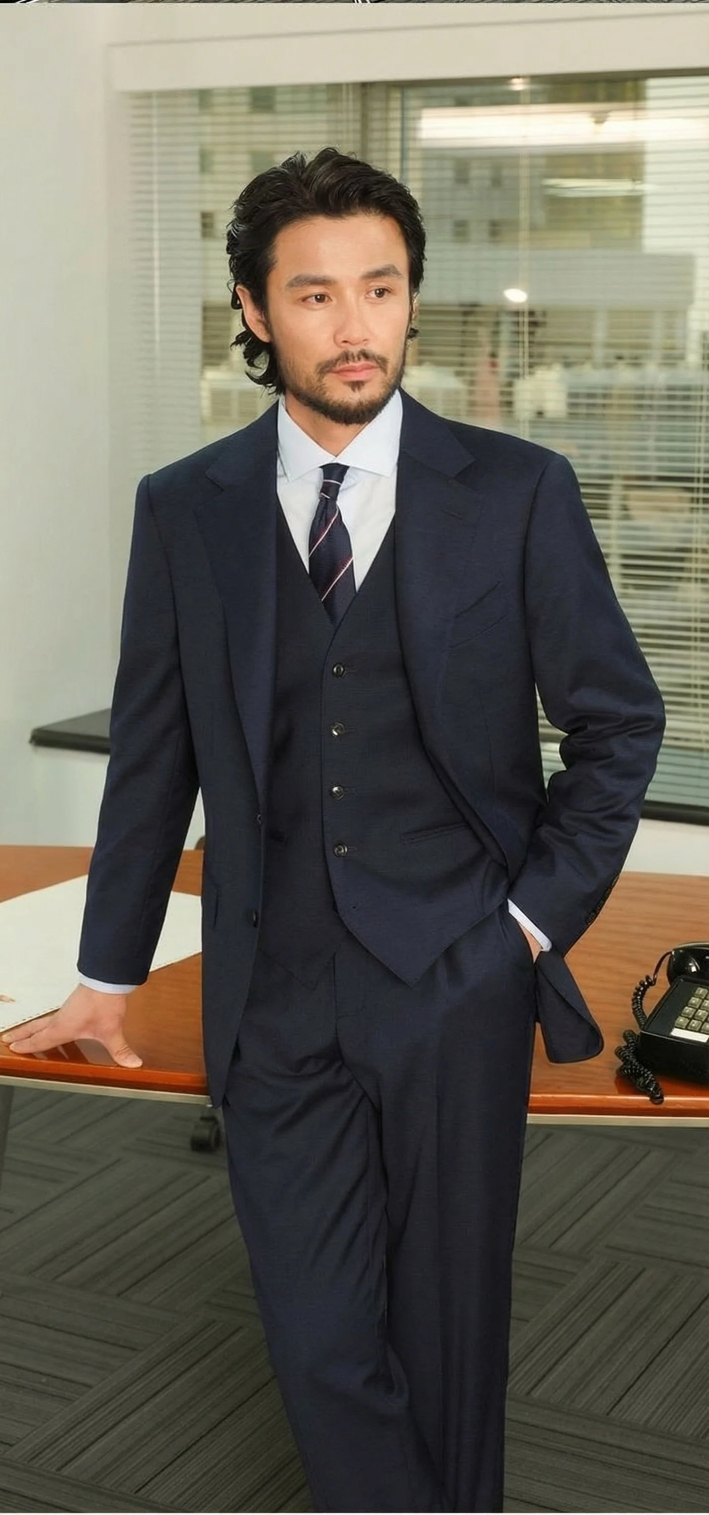 Elegant Navy Suit - Image 12