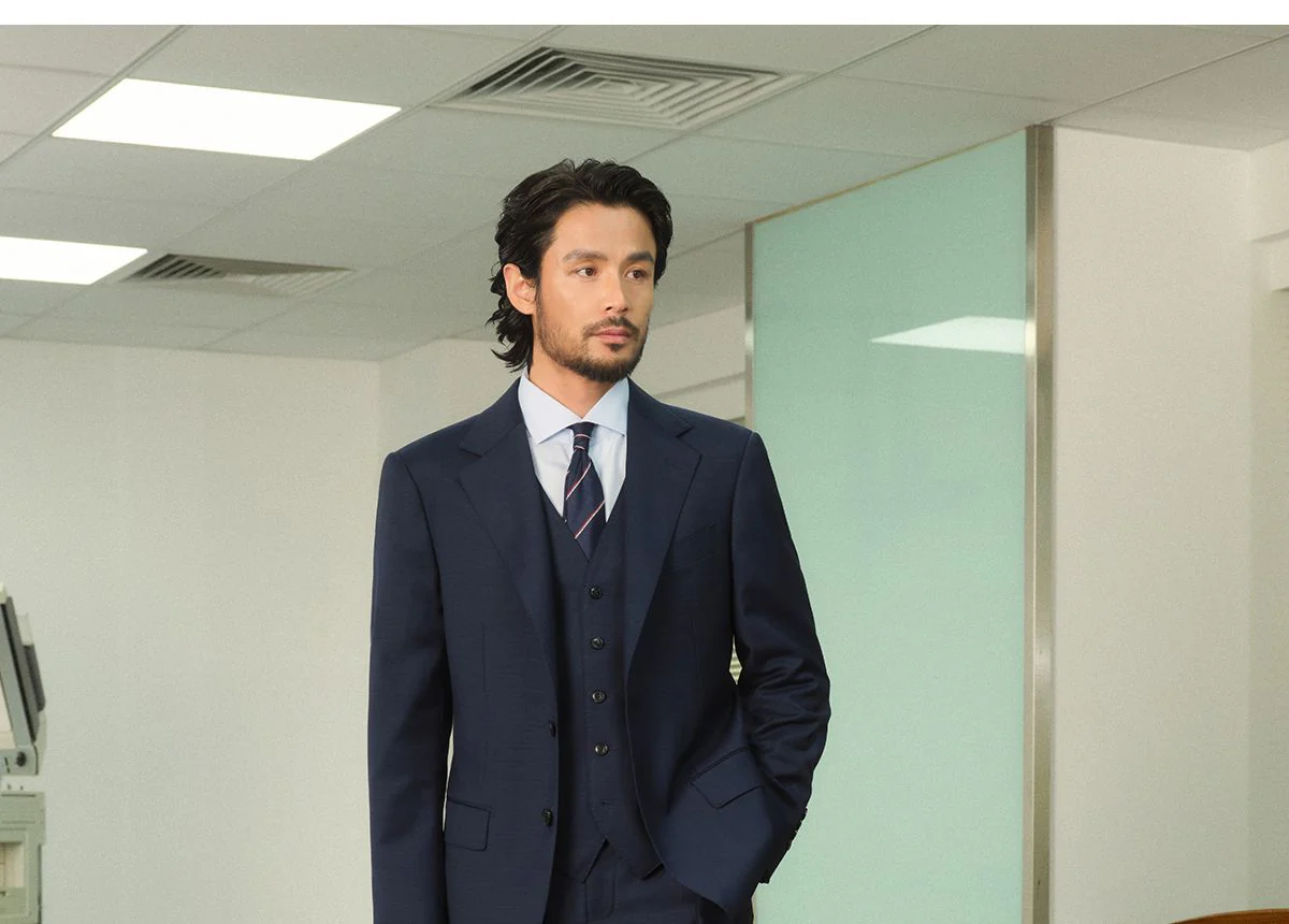 Elegant Navy Suit - Image 3