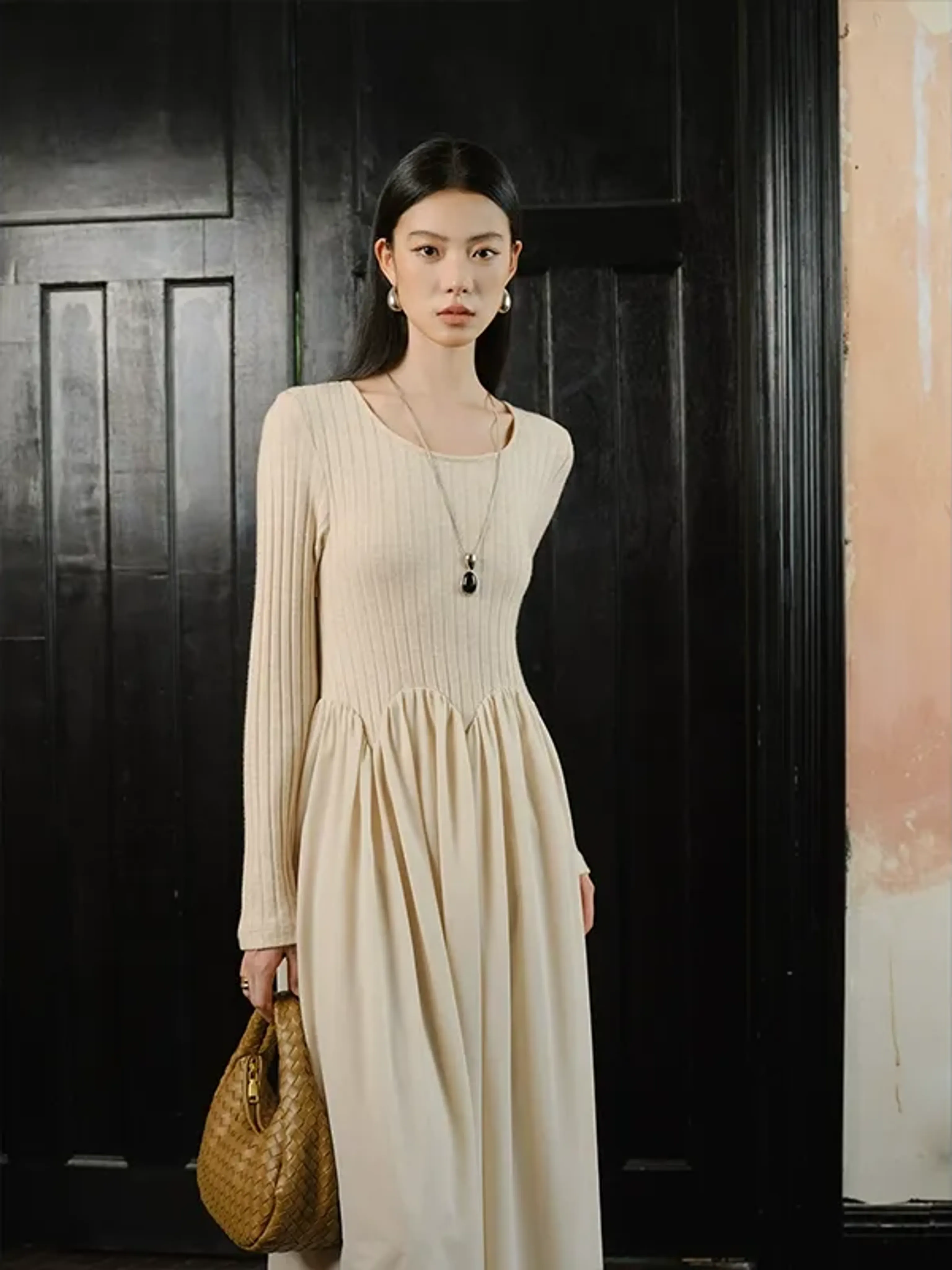 Elegant Ribbed Knit Dress - Image 6