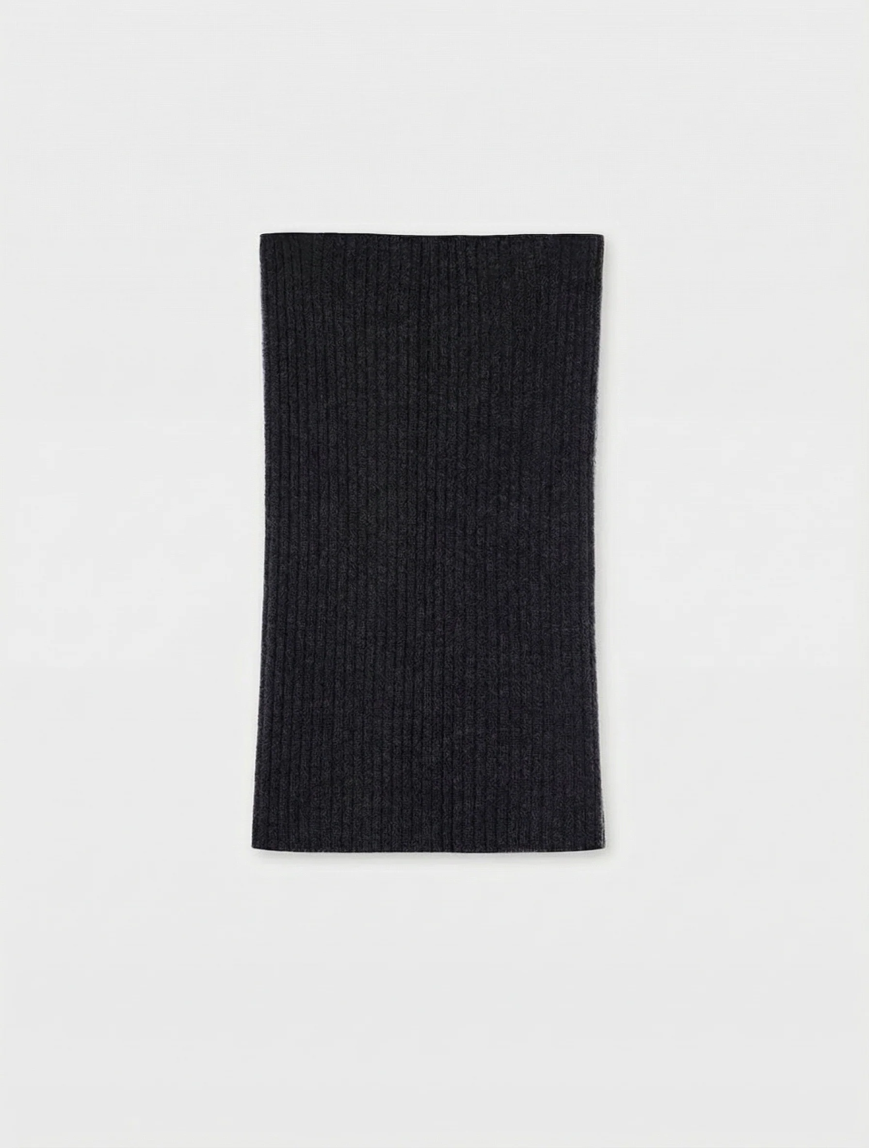 Elegant Short-Sleeve Knit Dress - Image 8