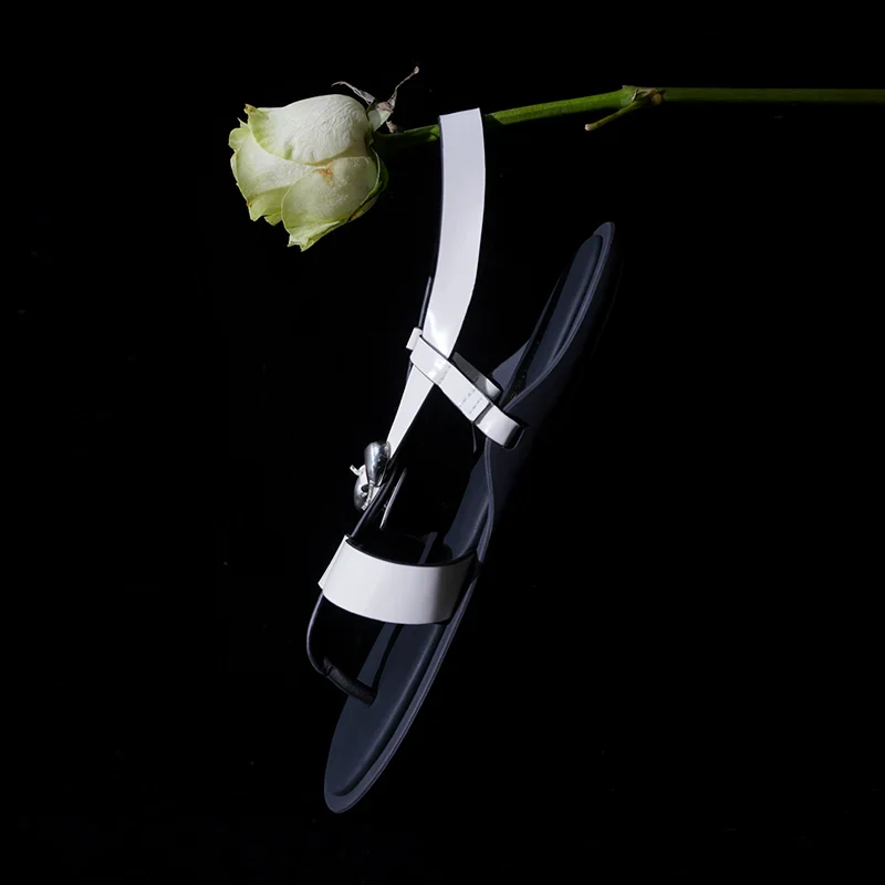 Elegant Split Toe Sandals - Image 3