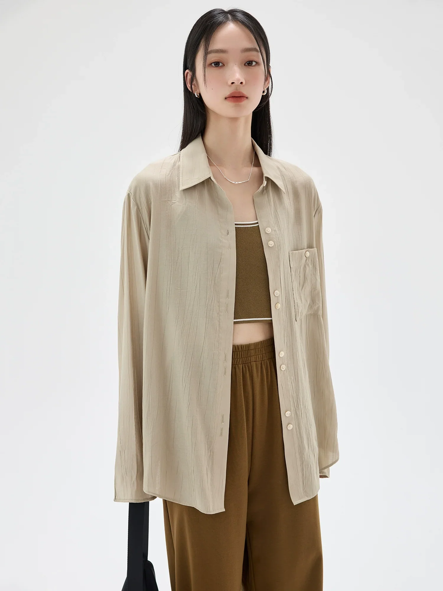 Elegant Textured Shirt and Shorts Set - Image 4