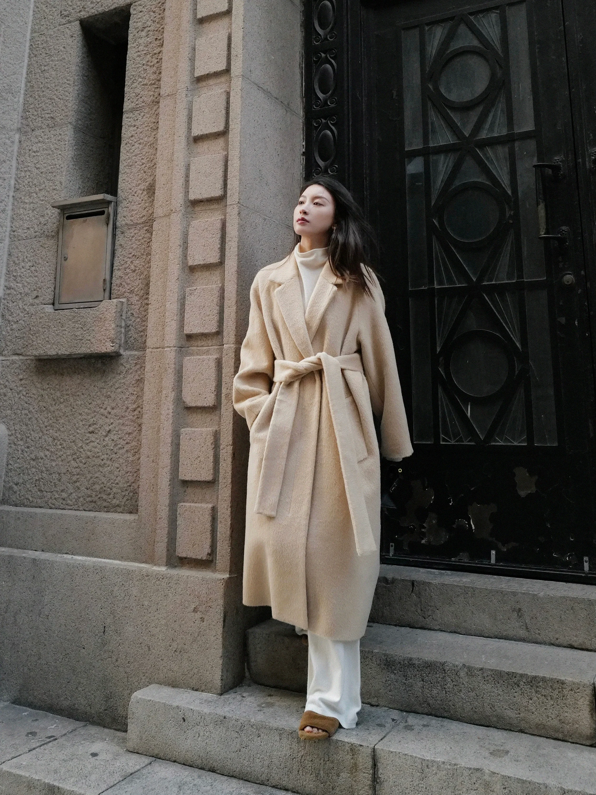 Elegant Woolen Overcoat - Image 4
