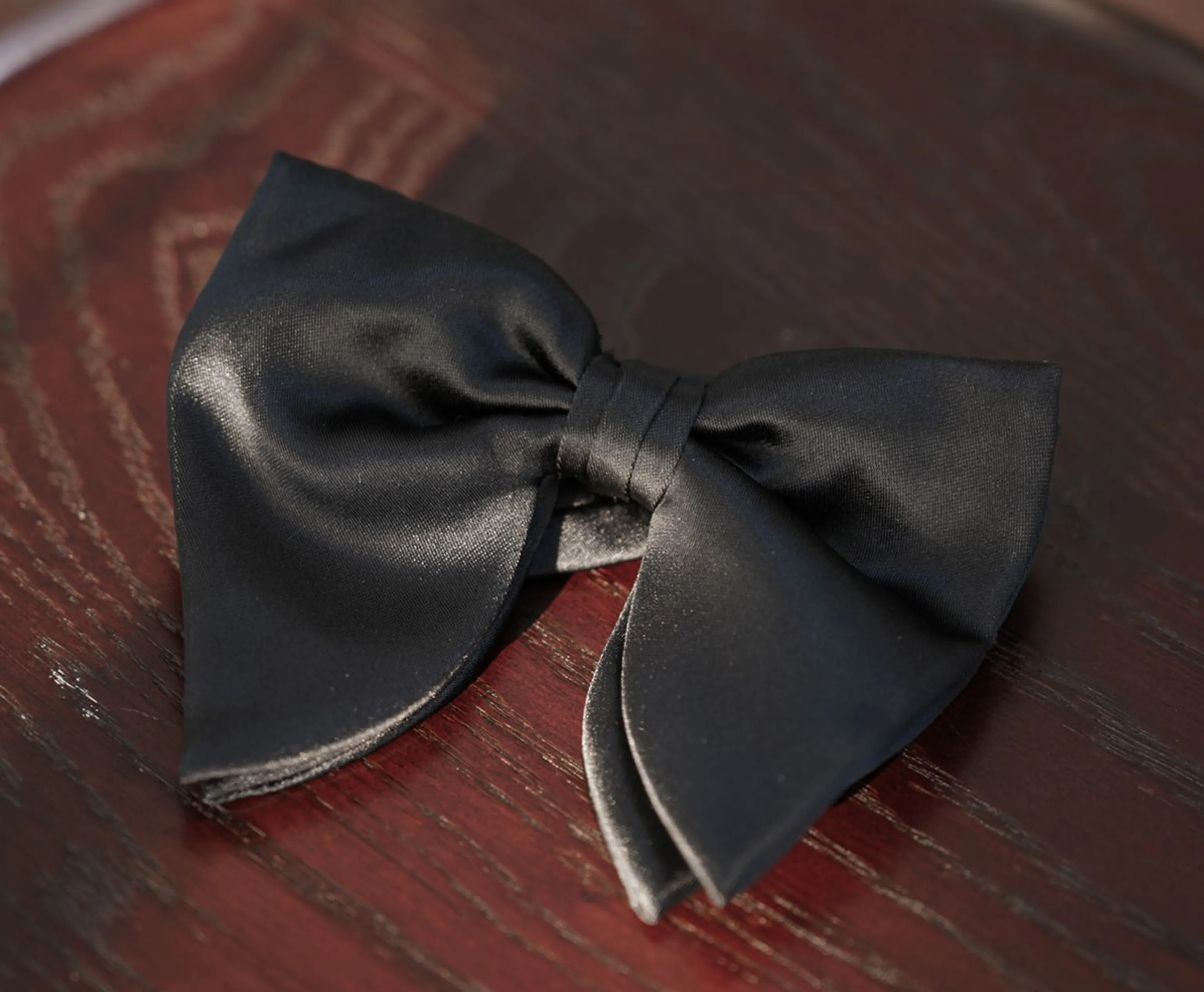 Gentleman's Satin Bow Tie - Image 4