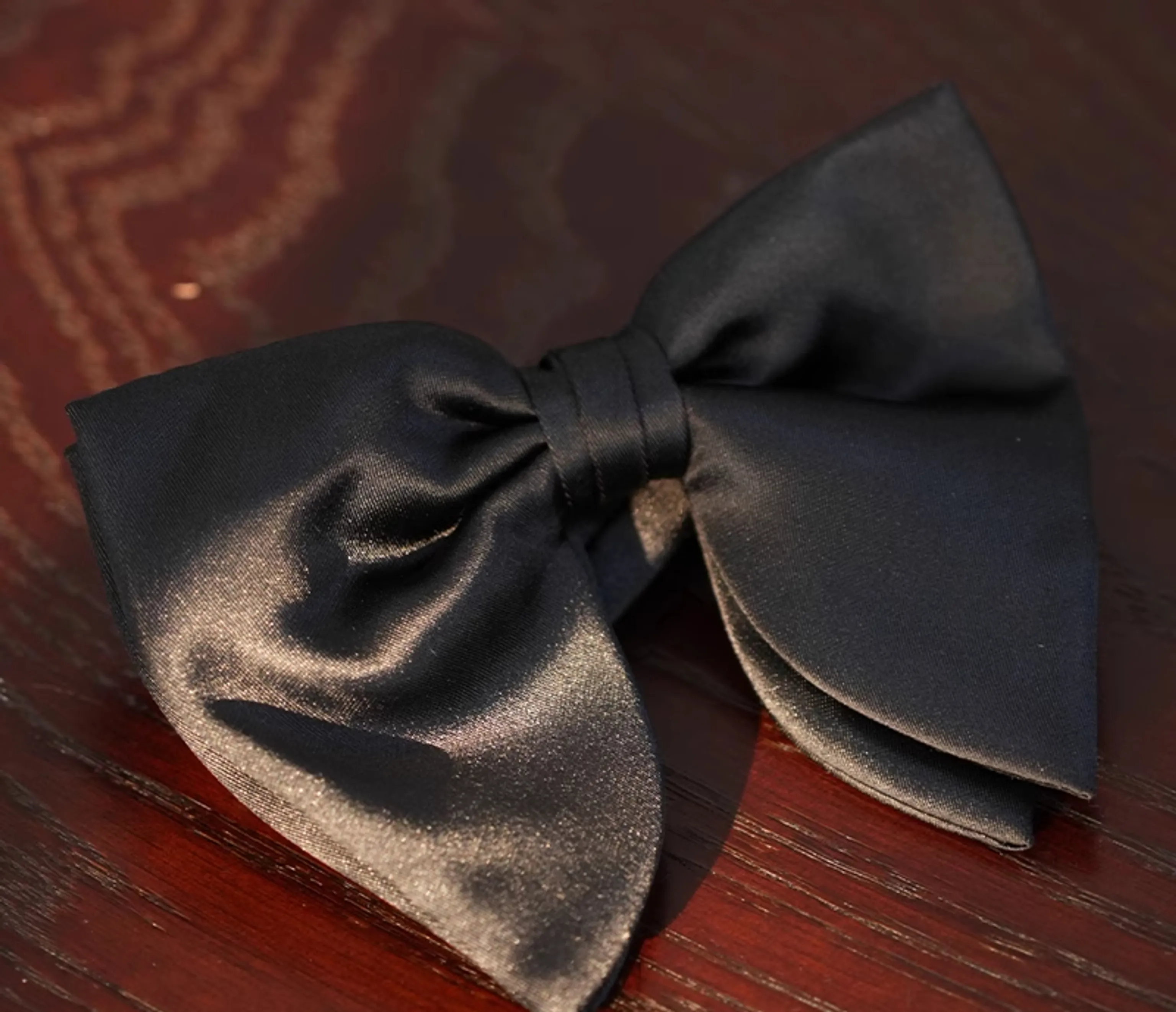 Gentleman's Satin Bow Tie - Image 5
