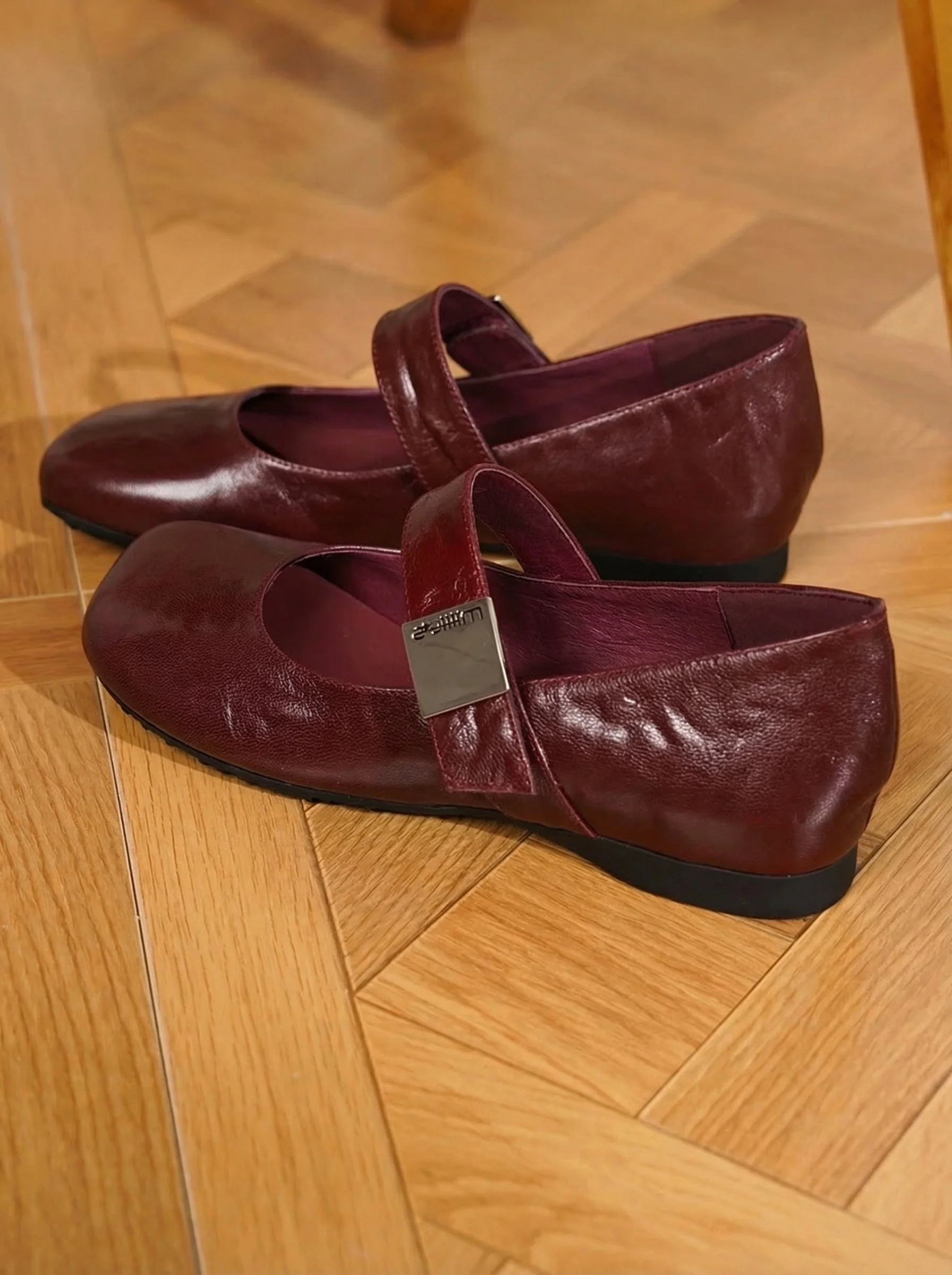Glossy Leather Mary Jane Flats