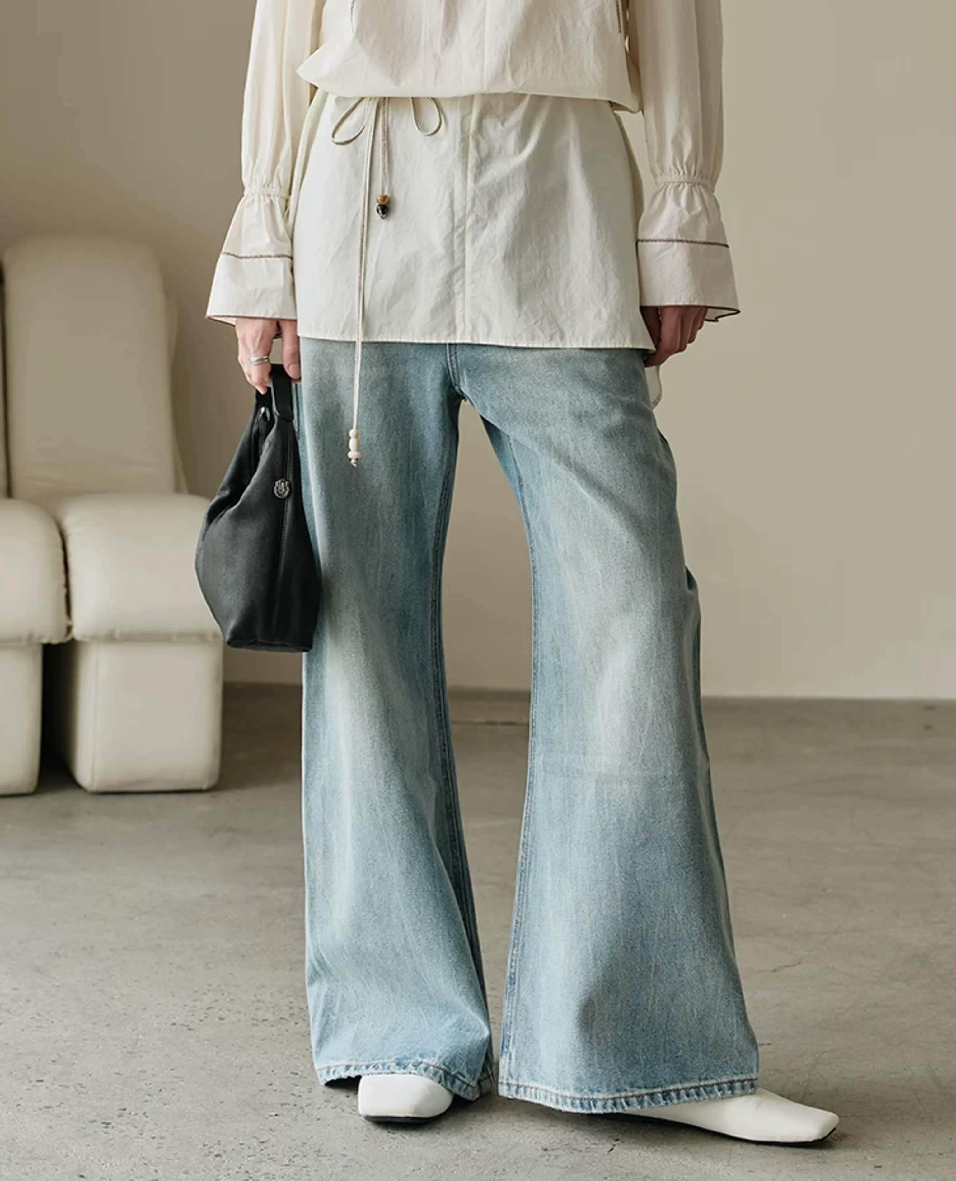 High-Rise Light Wash Wide-Leg Jeans - Image 3