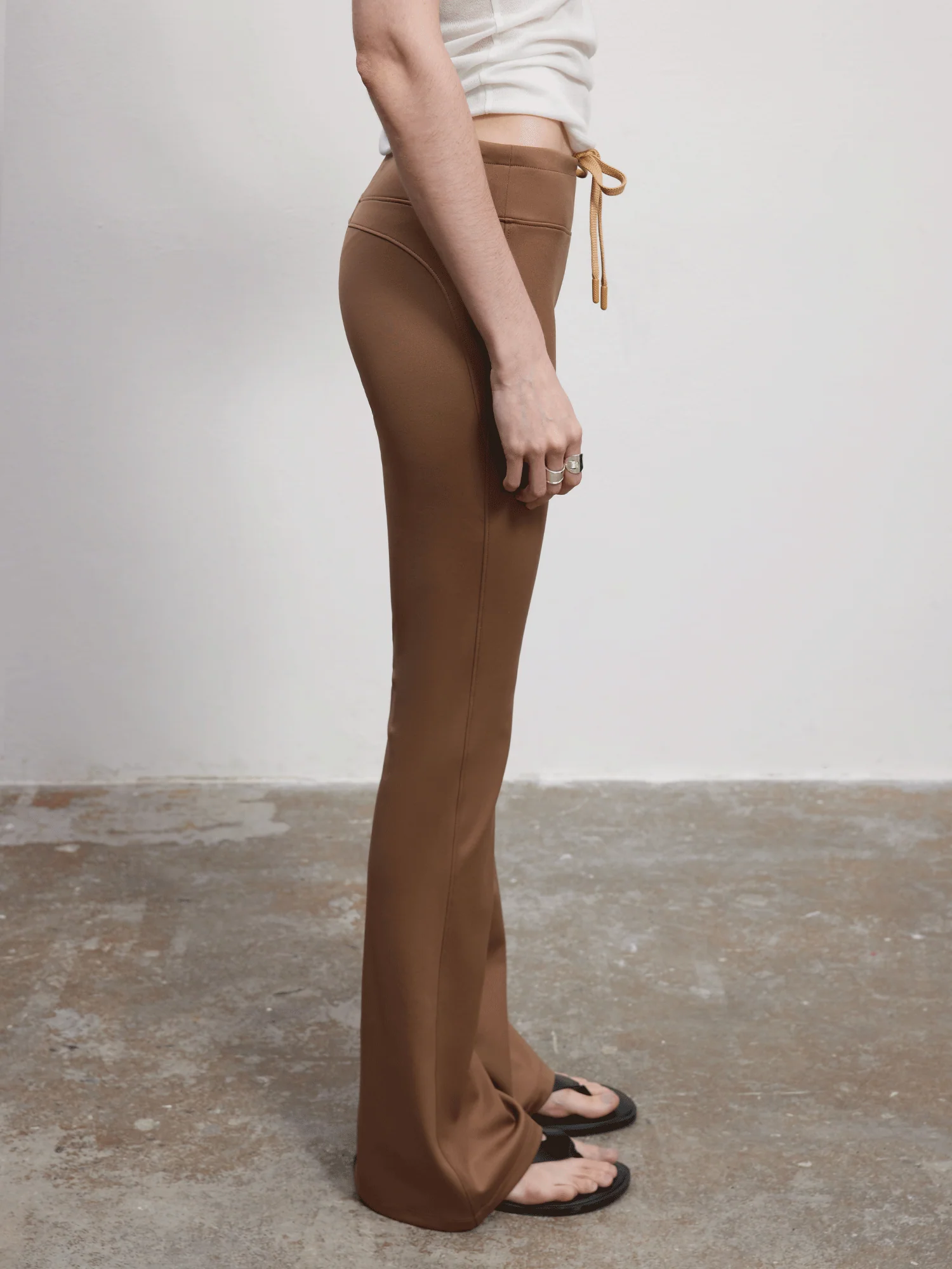 High-Waist Matte Flared Leggings - Image 4