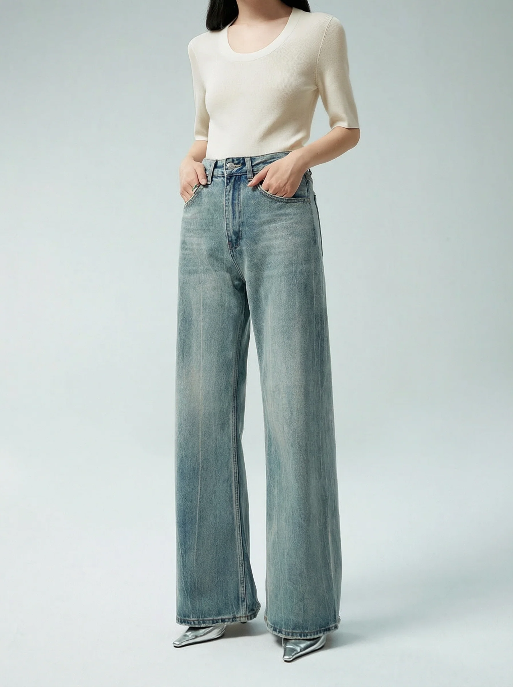 High-Waist Wide-Leg Jeans - Image 4