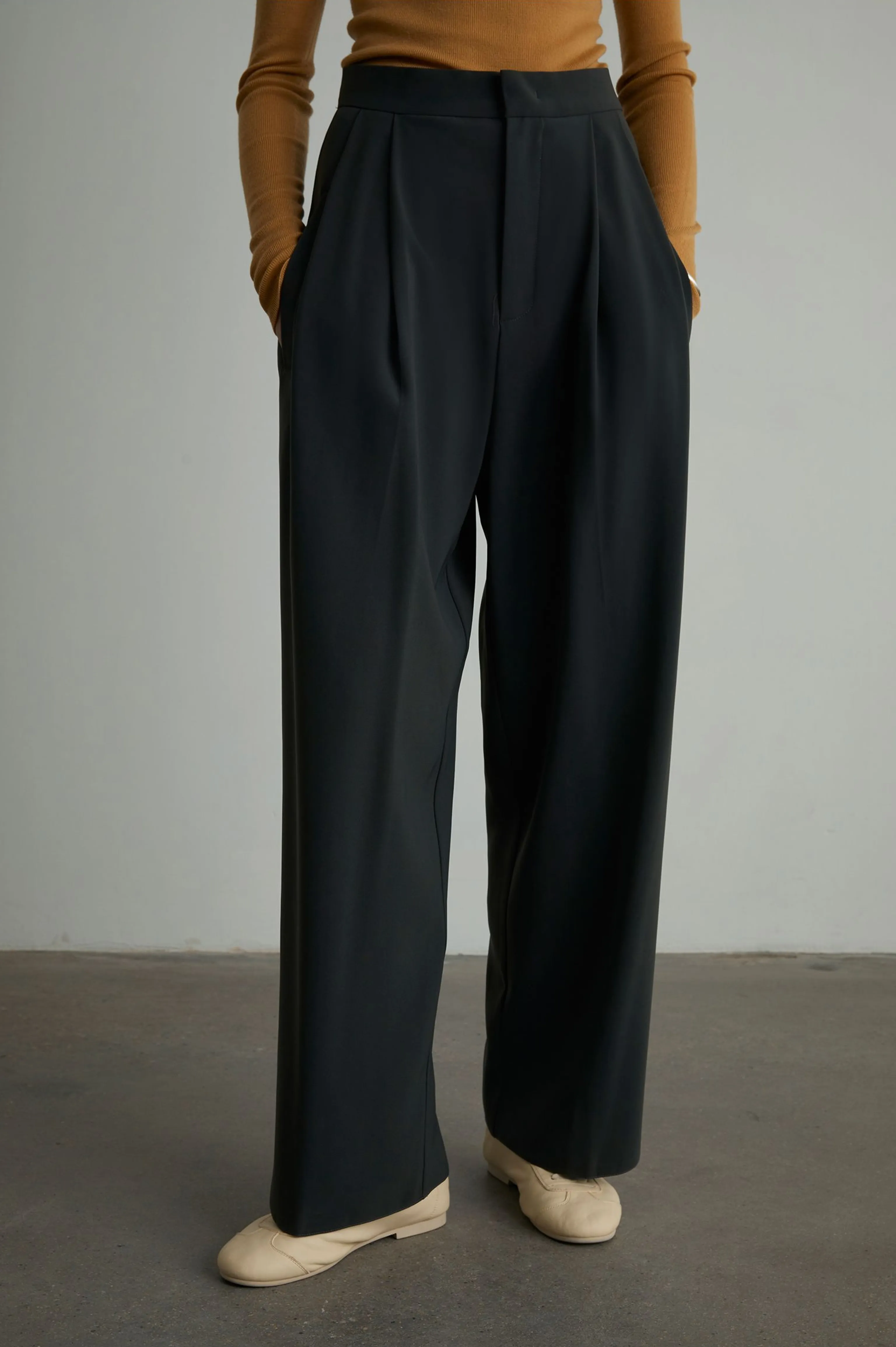 High-Waist Wide-Leg Wool Pants - Image 4