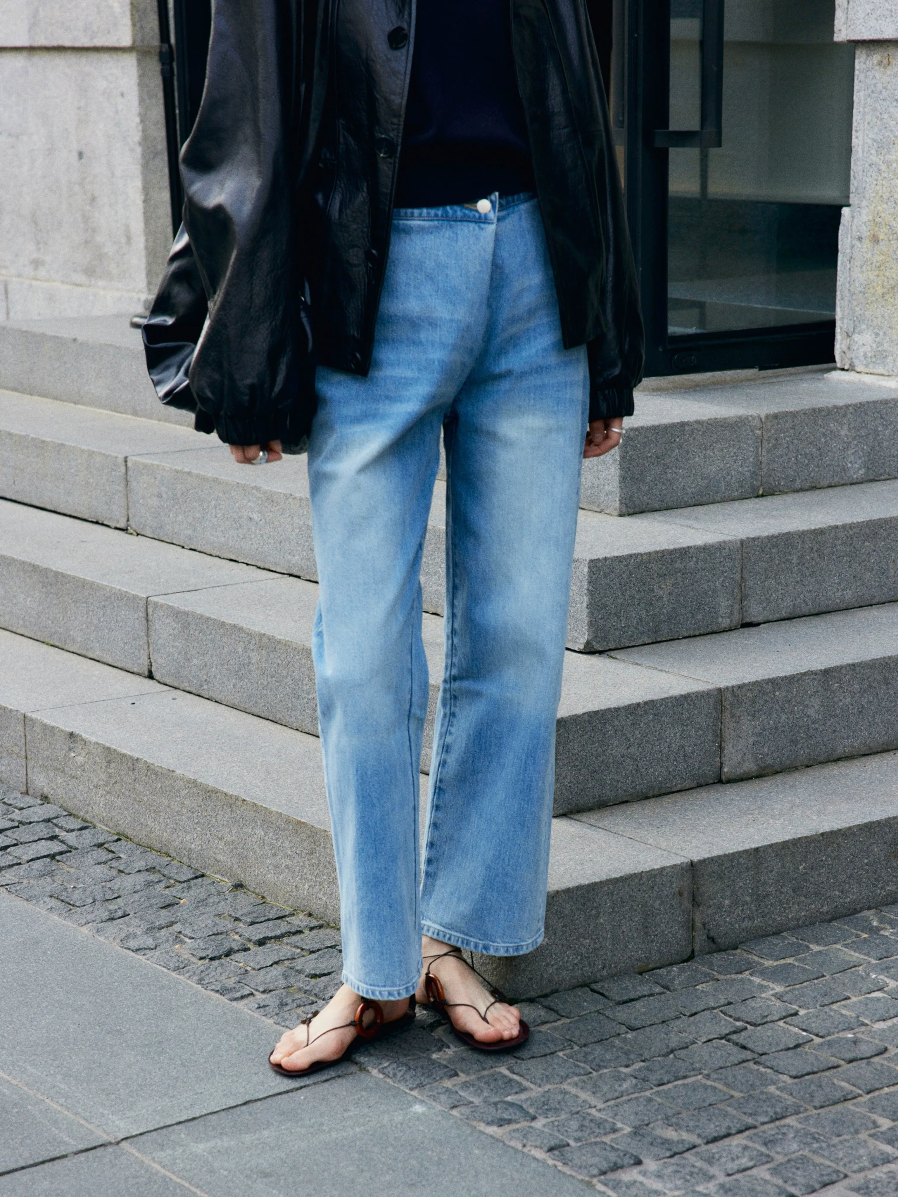 High-Waisted Light Blue Jeans - Image 6