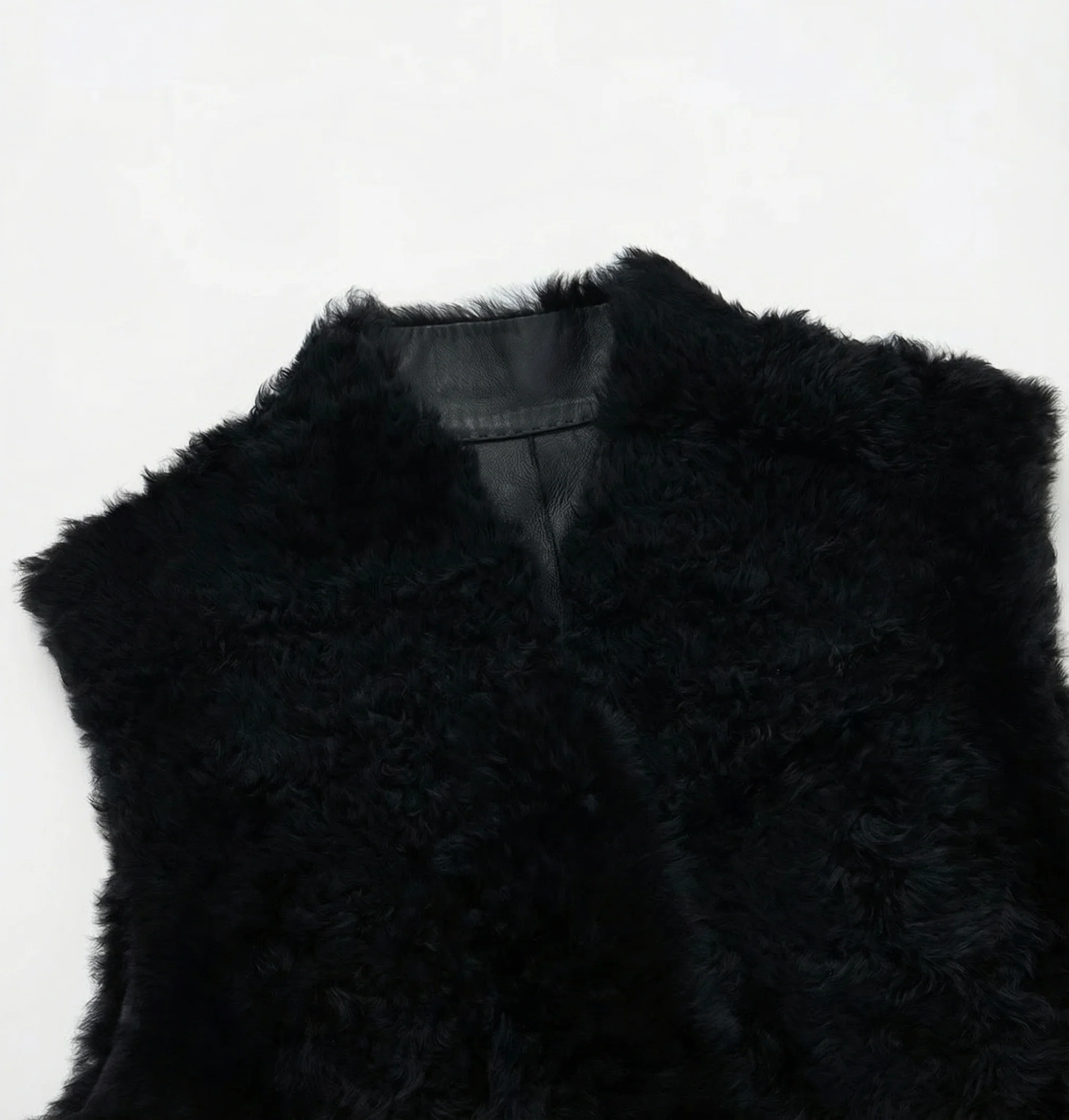 Lacon Shearling V-Neck Vest - Image 4