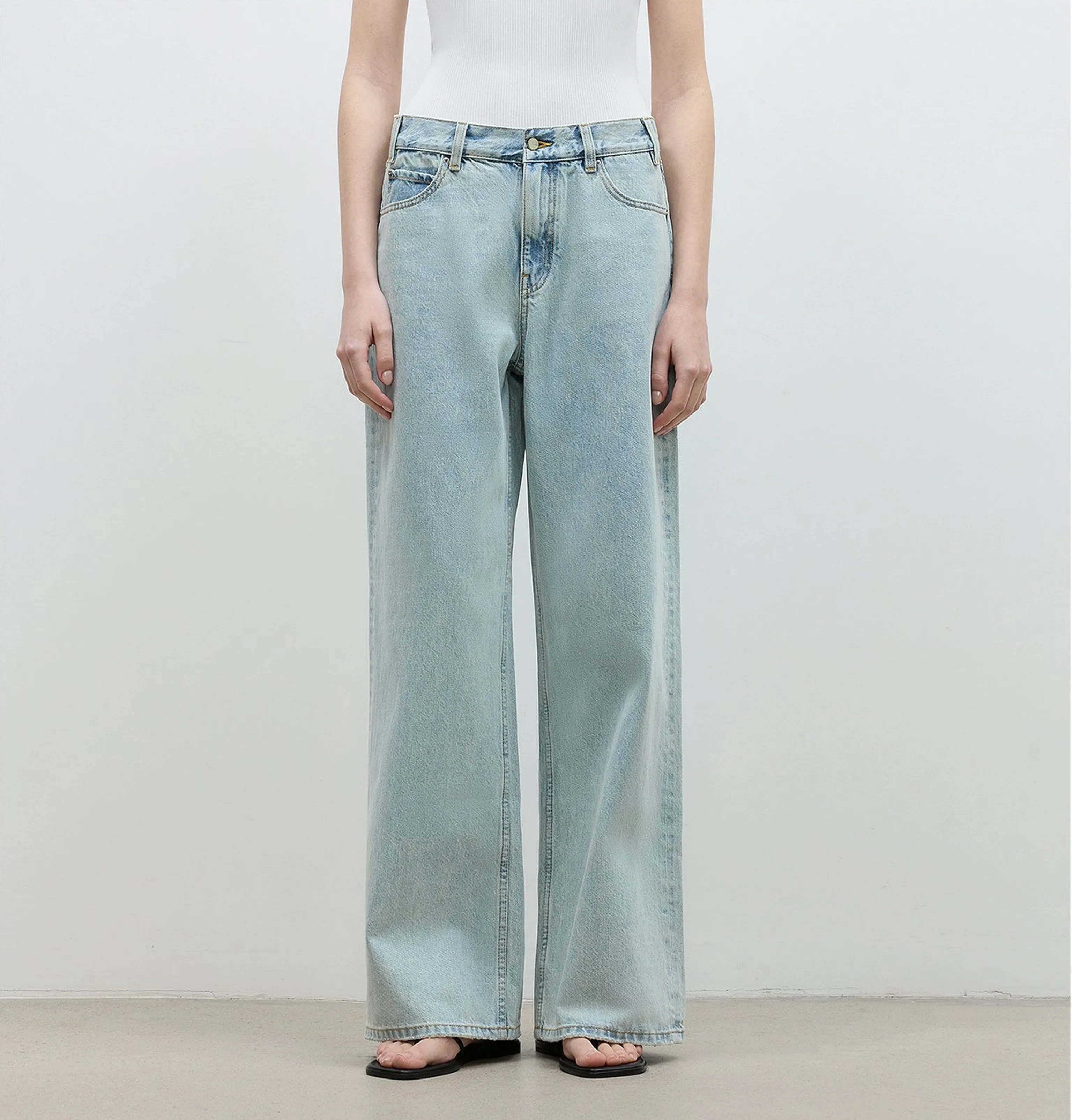 Light Wash High-Rise Wide-Leg Jeans - Image 3