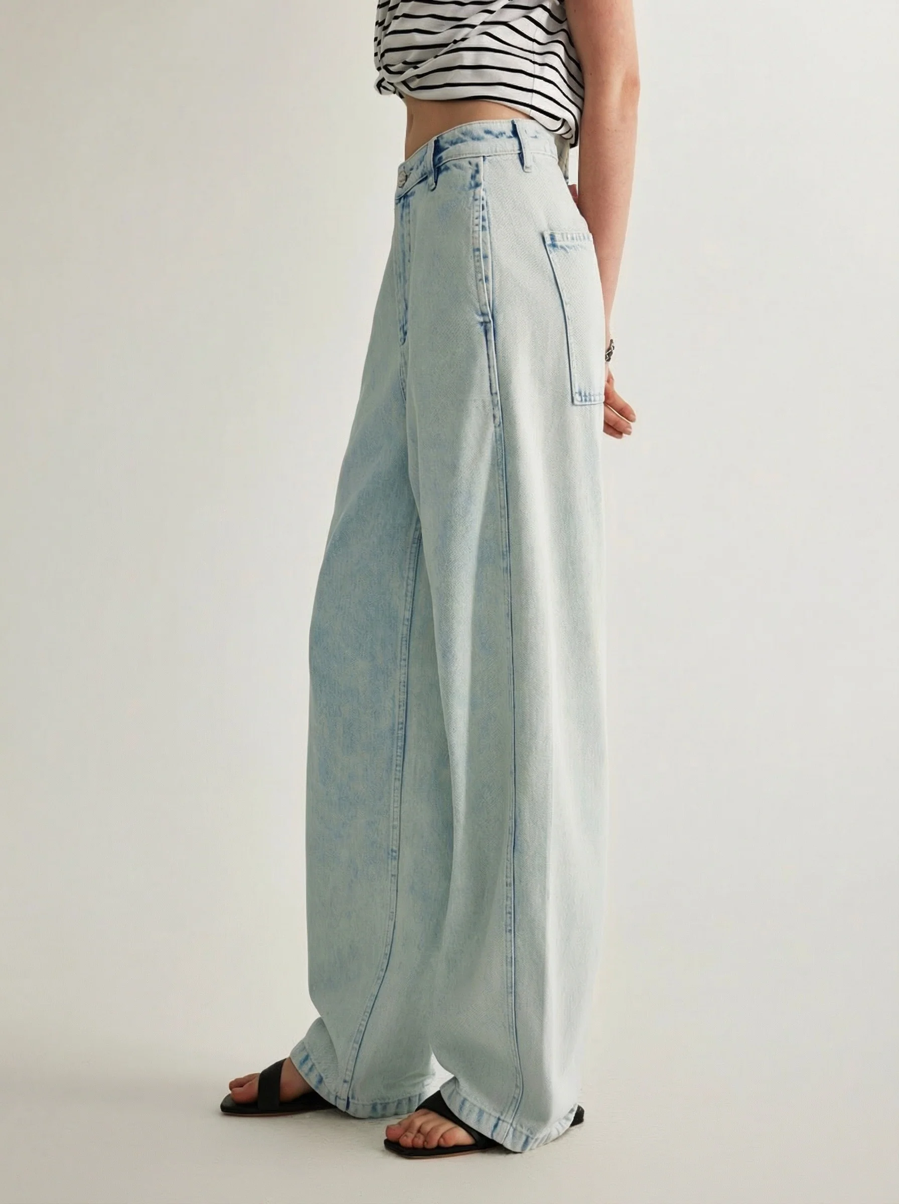 Light Wash Wide Jeans - Image 3