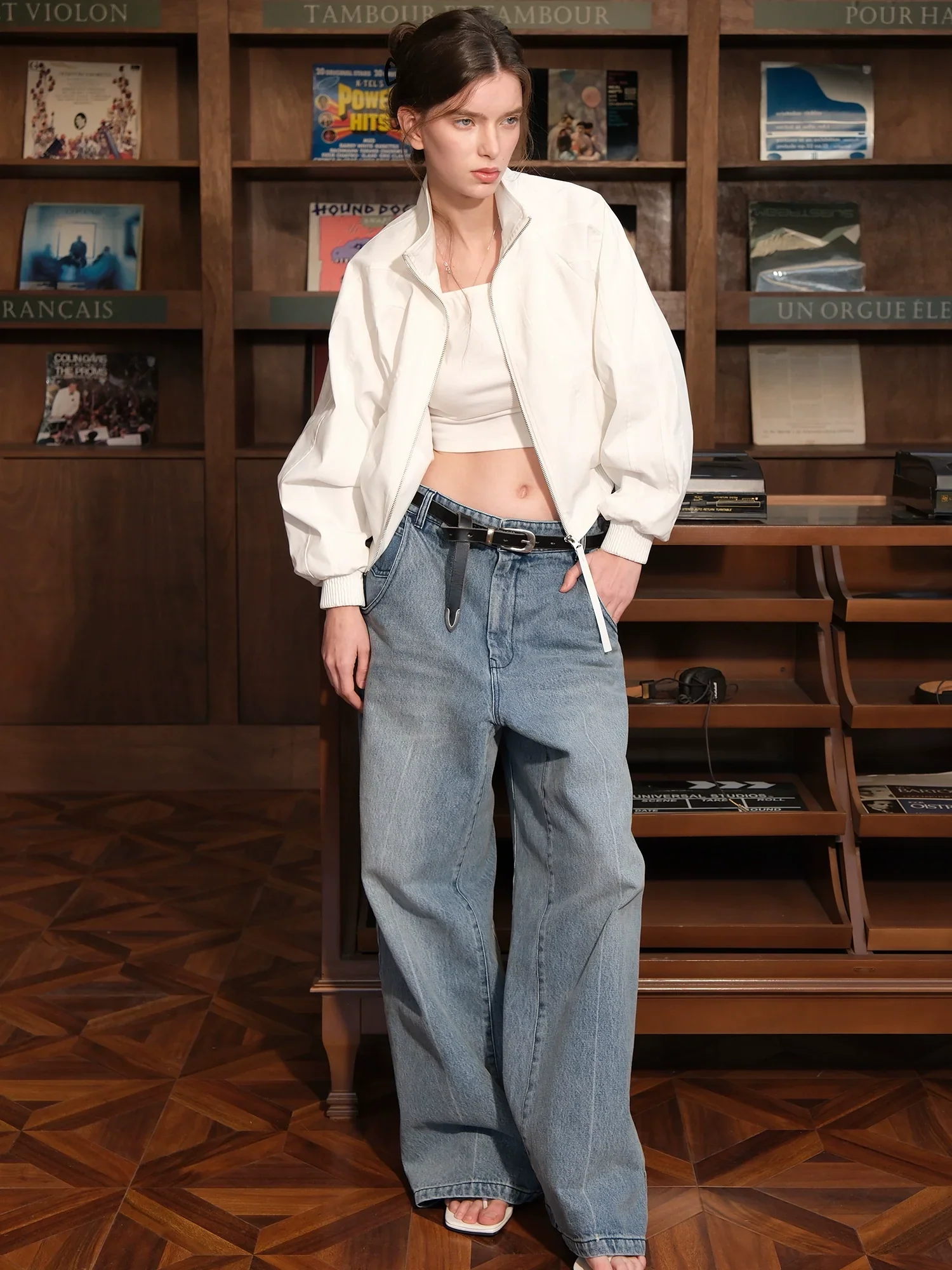 Light Wash Wide-Leg Denim Jeans - Image 4