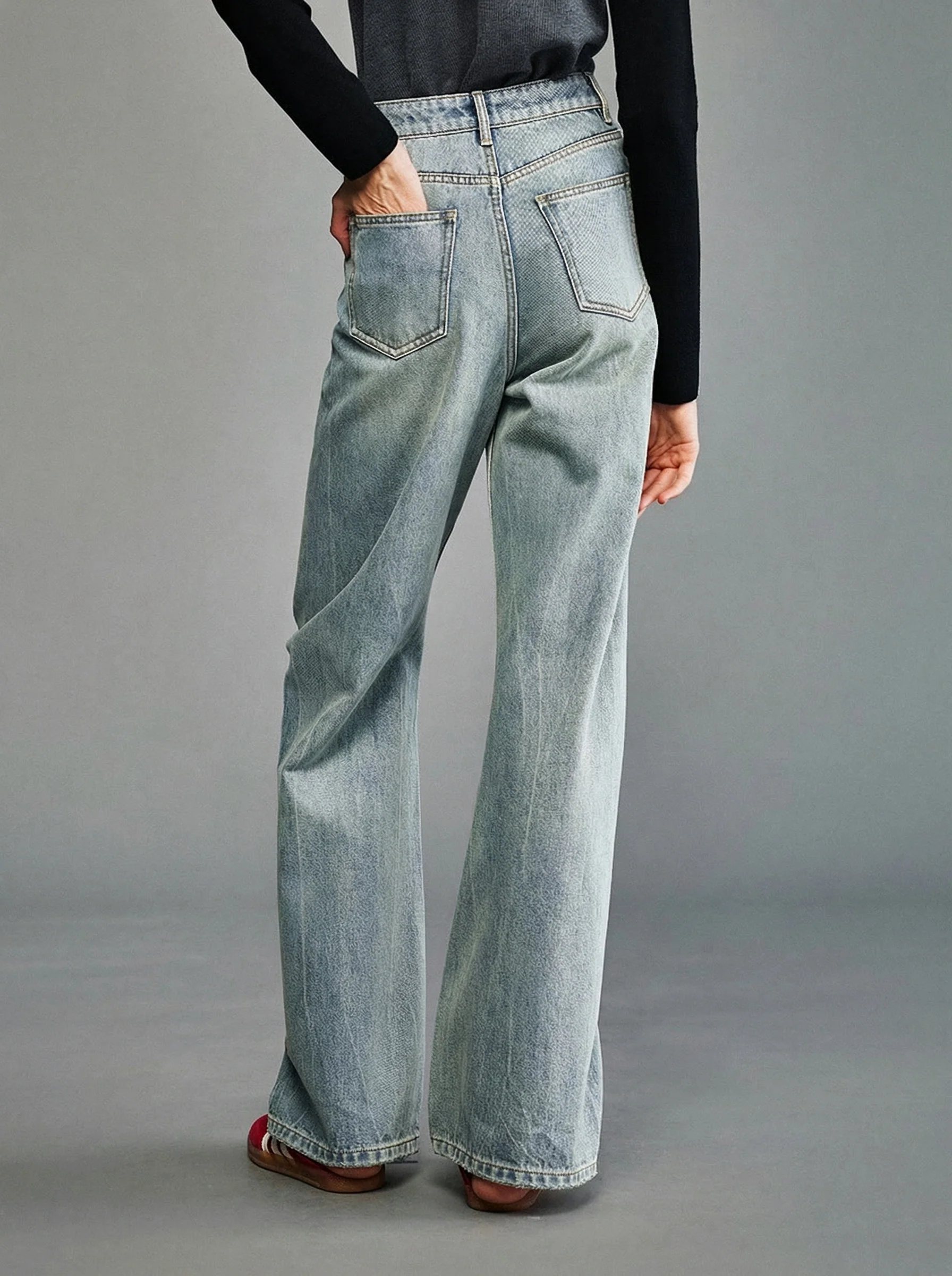 Light Wash Wide-Leg Jeans - Image 3