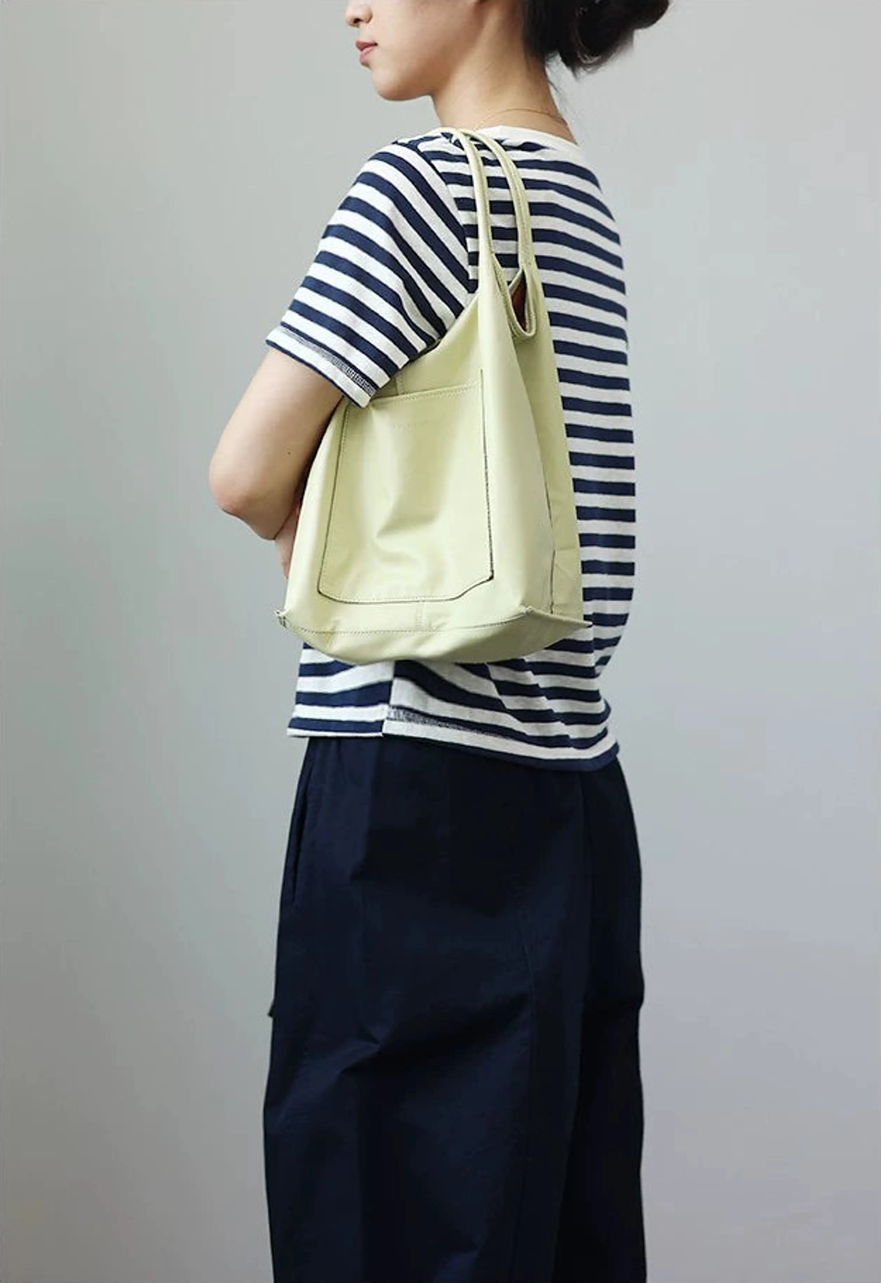 Lightweight Leather Tote Bag - Image 10