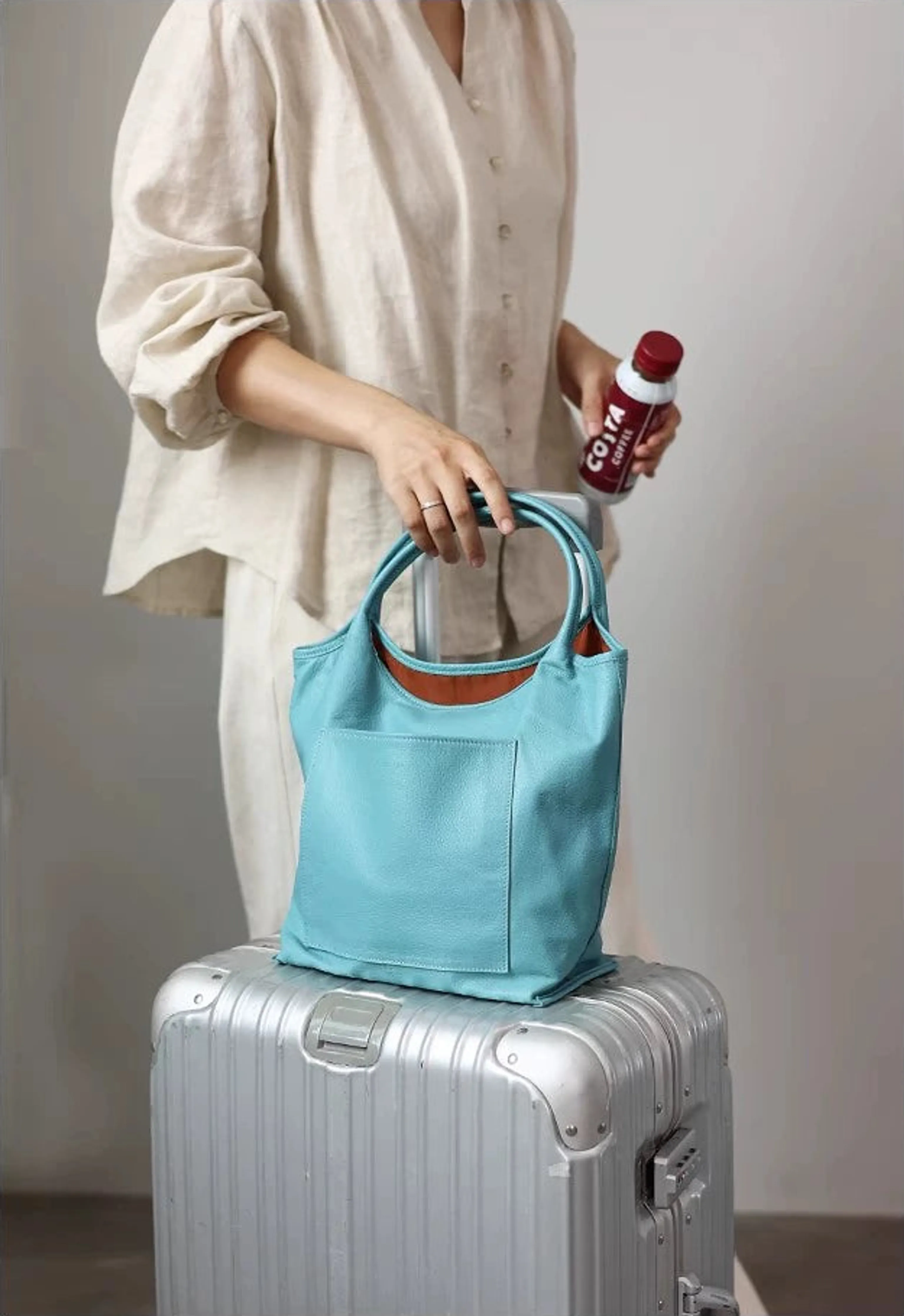 Lightweight Leather Tote Bag - Image 16