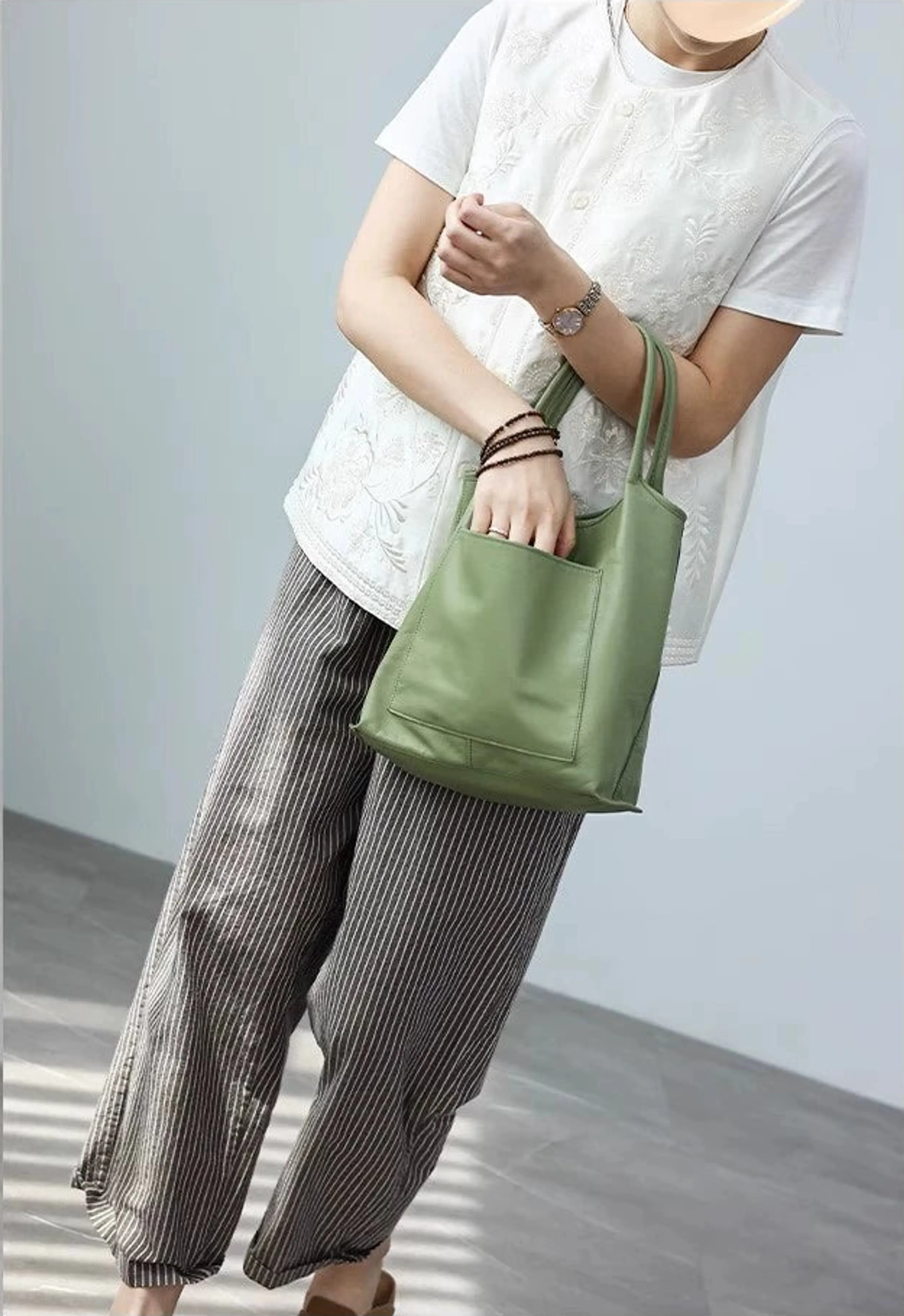 Lightweight Leather Tote Bag - Image 19